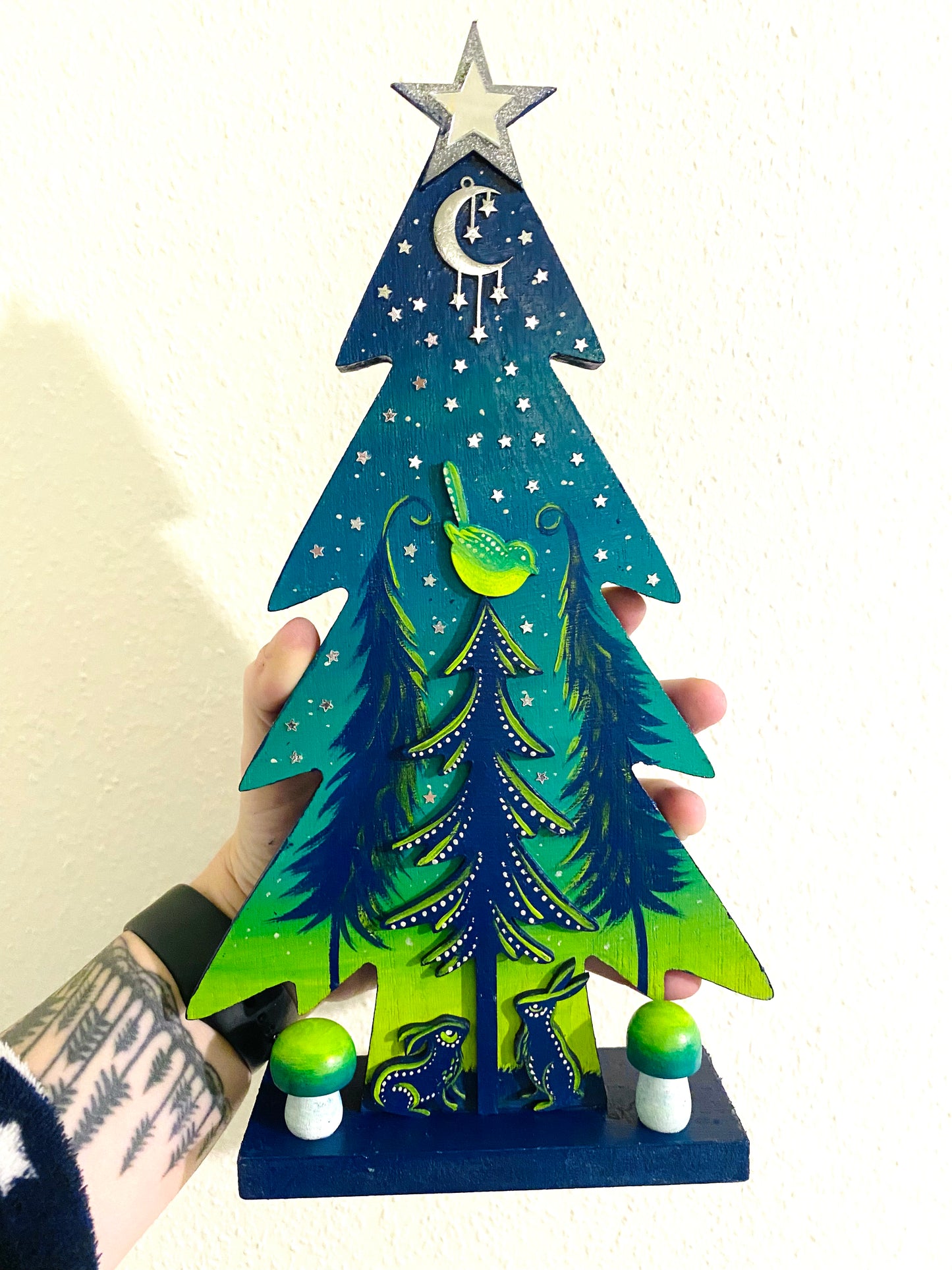 Hand-painted pine tree figurine LARGER (embellished) / Kézzel festett fenyőfa figura NAGYOBB (díszített)