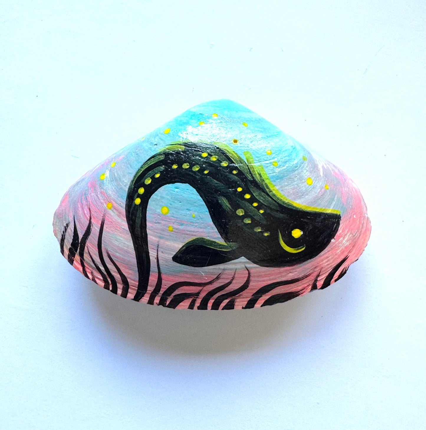 Hand-painted seashell MAGNET (larger size) / Kézzel festett kagyló MÁGNES (nagyobb méret)