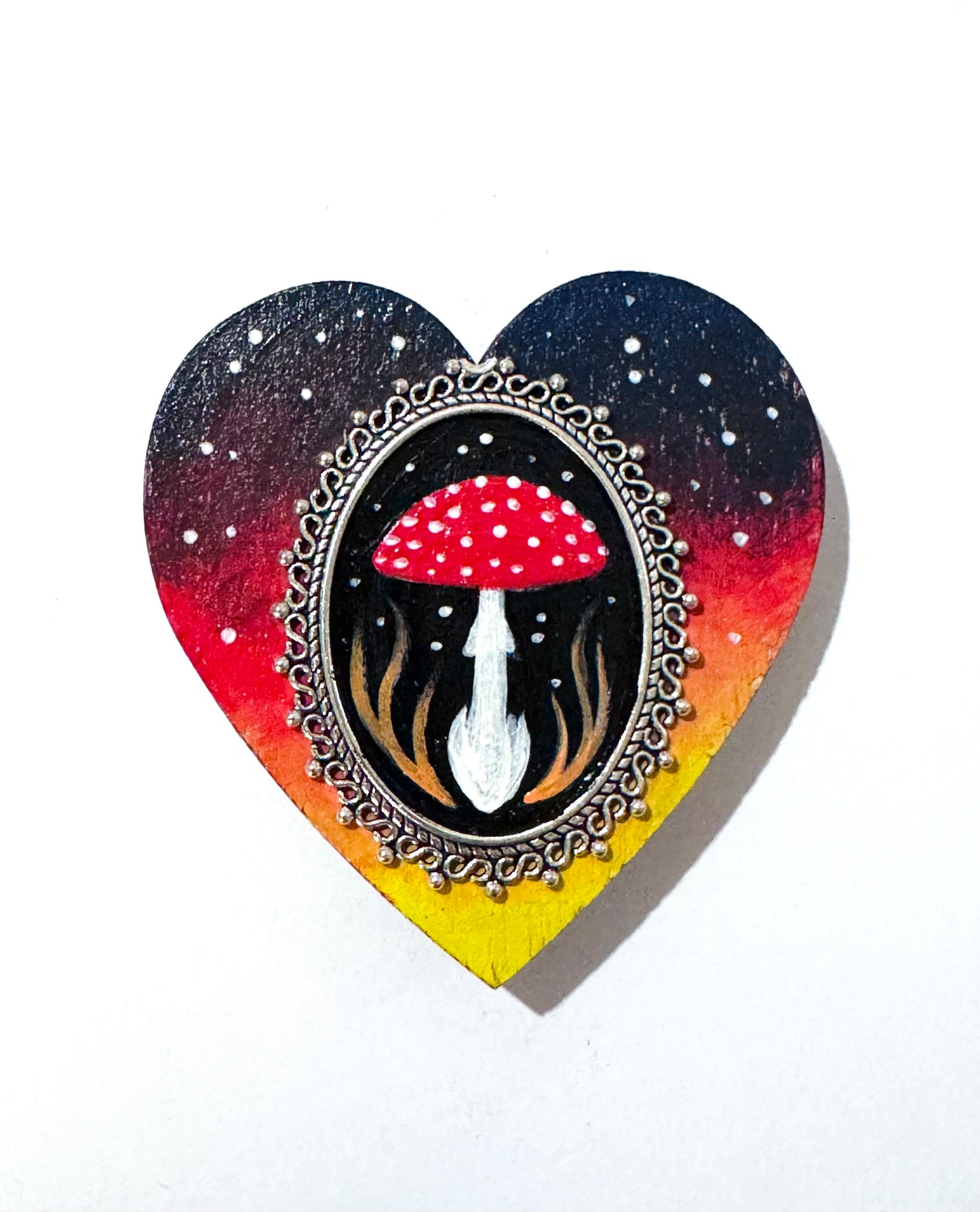 Hand-painted (bigger) wood & steel heart MAGNET / Kézzel festett nagyobb fa & fém szív MÁGNES