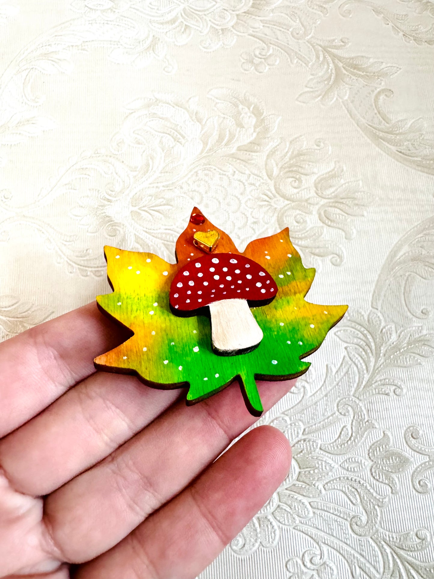 Hand-painted autumn leaf MAGNET / Kézzel festett őszi levél mágnes