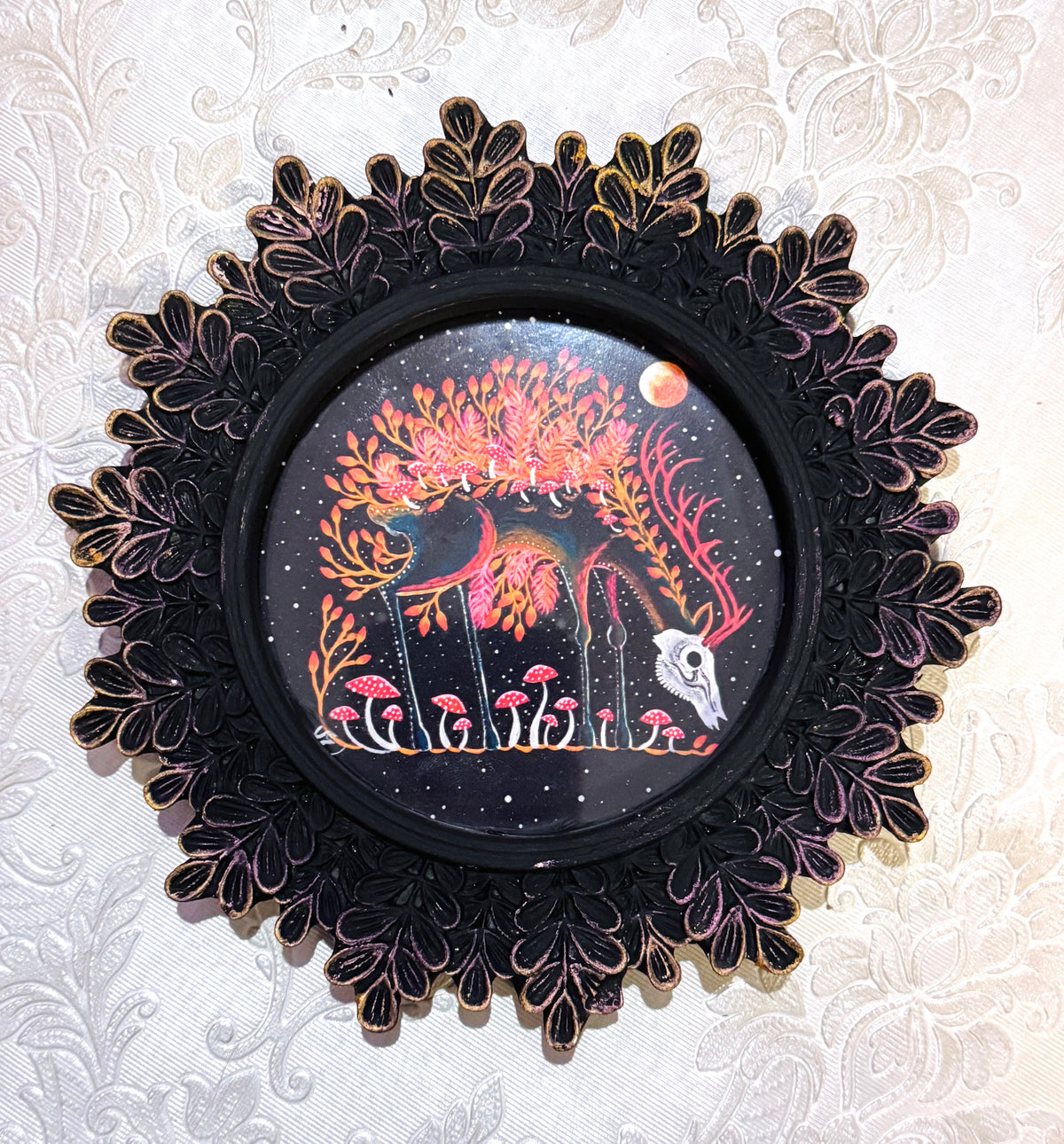 Mini round framed art print in an ornate frame / Mini kerek keretezett művészi nyomat díszes keretben