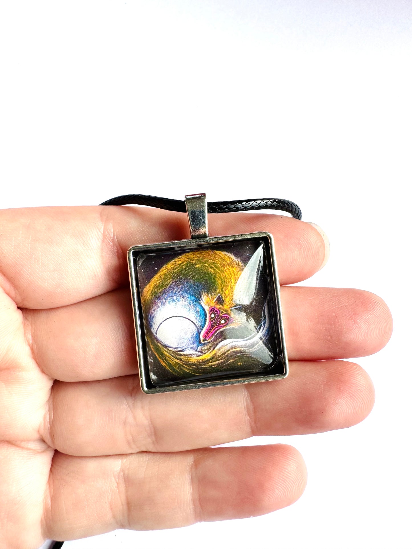 Square pendant / Négyzetes medál egyedi grafikával