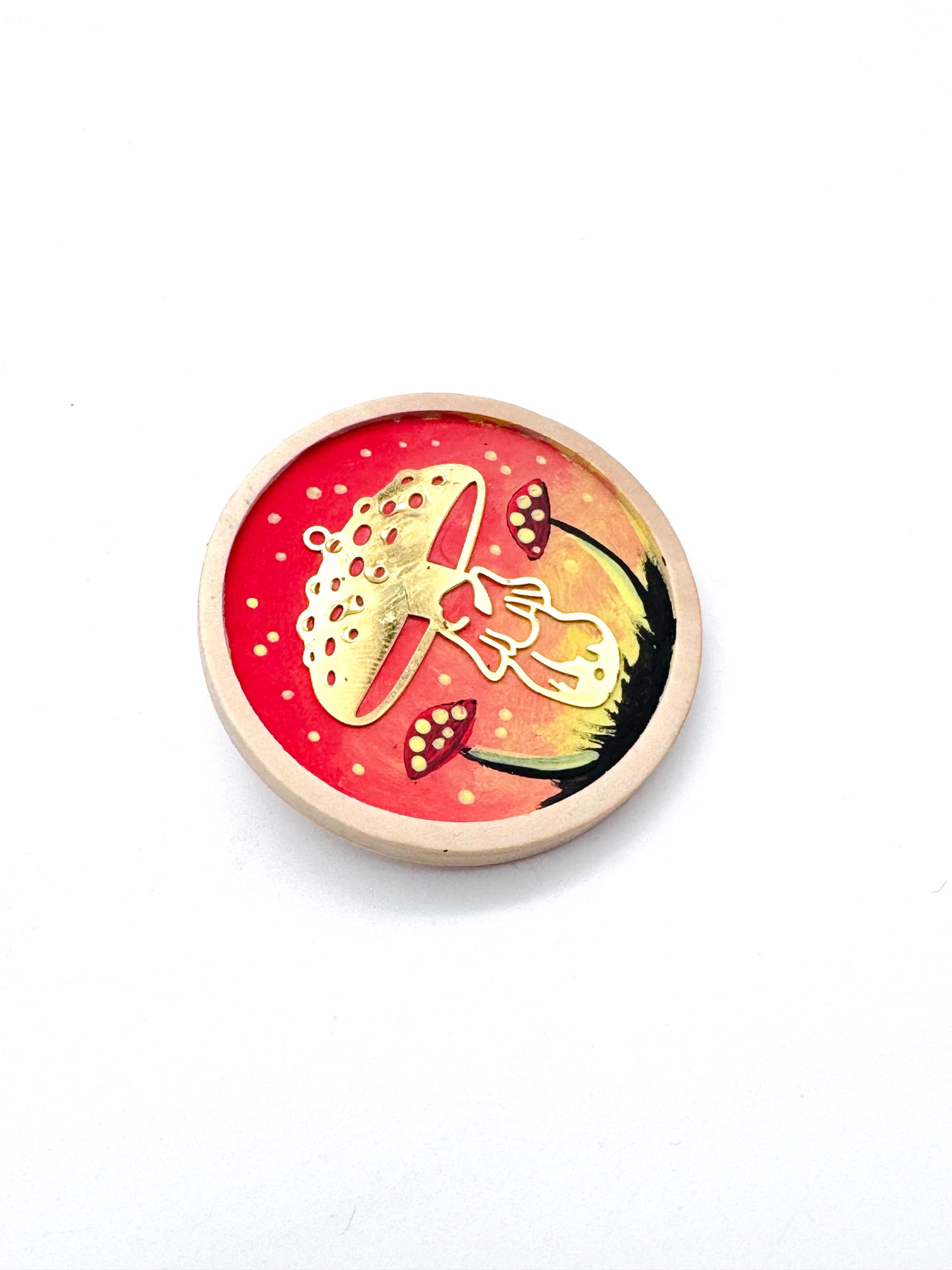 Round wooden brooch / Kerek fa bross