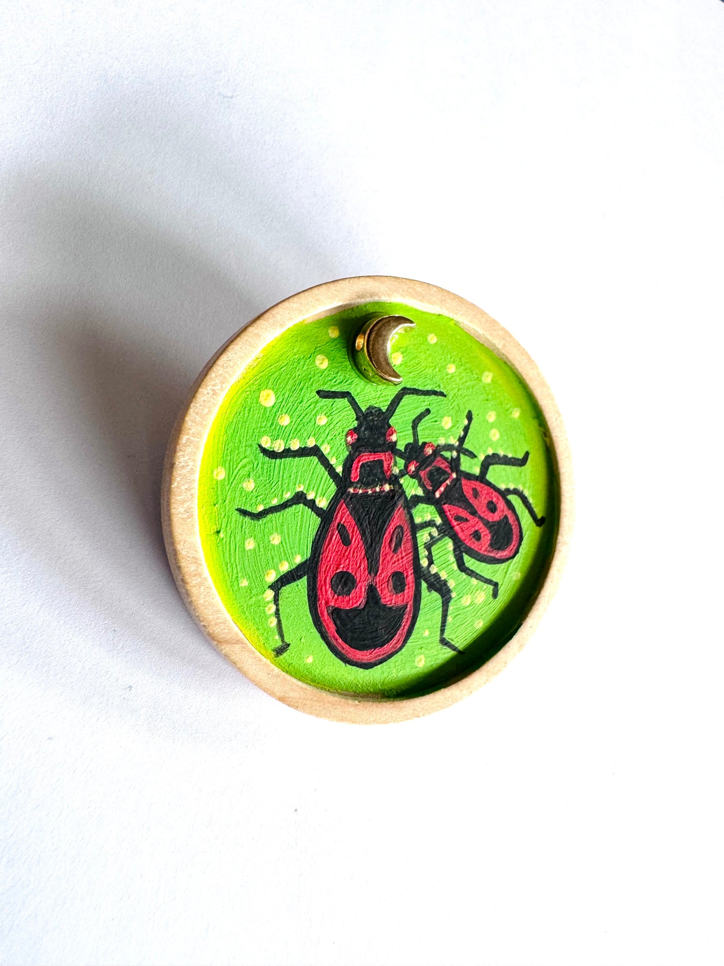 Round wooden brooch / Kerek fa bross