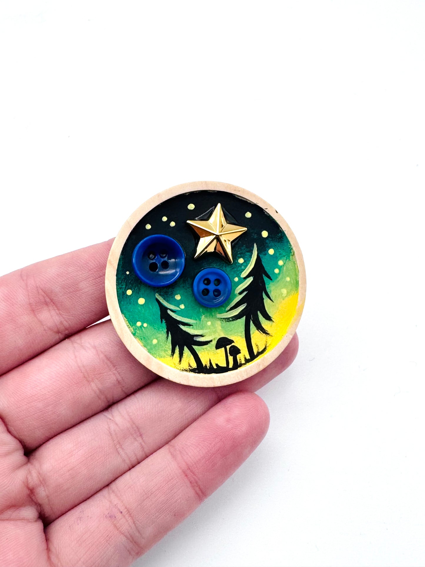 Round wooden brooch / Kerek fa bross