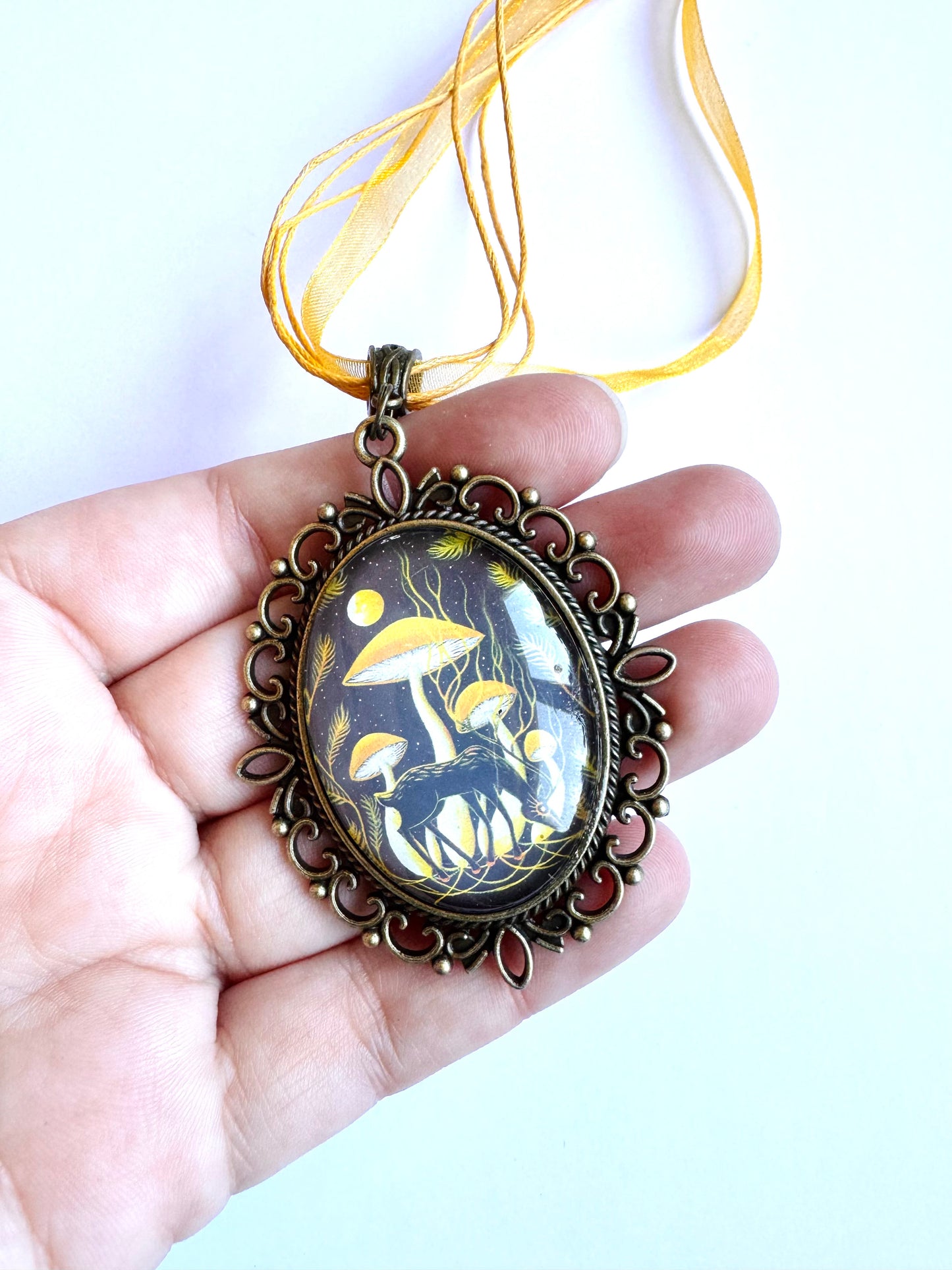 Big oval pendant / Nagy ovális medál egyedi grafikával