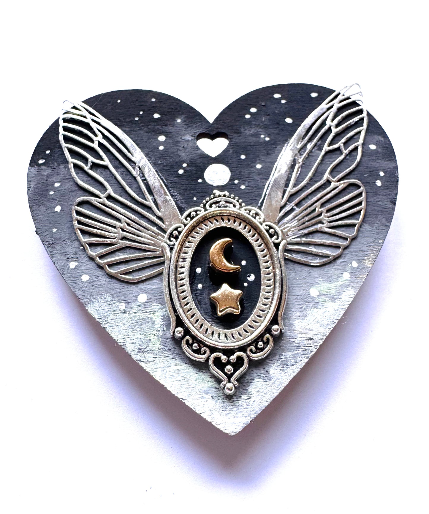 Hand-painted WINGED heart magnet / Kézzel festett SZÁRNYAS szívecske mágnes