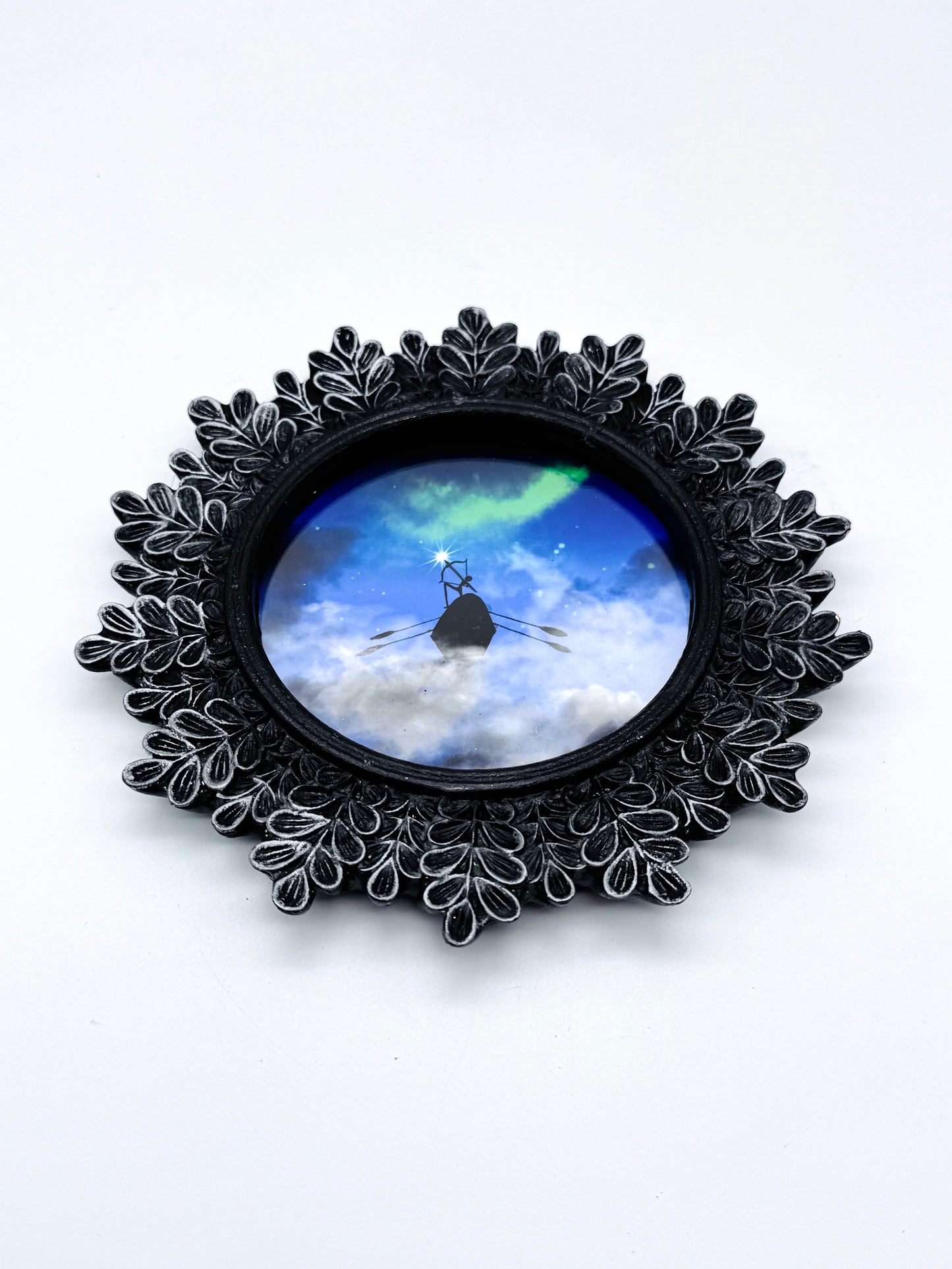 Mini round framed art print in an ornate frame / Mini kerek keretezett művészi nyomat díszes keretben