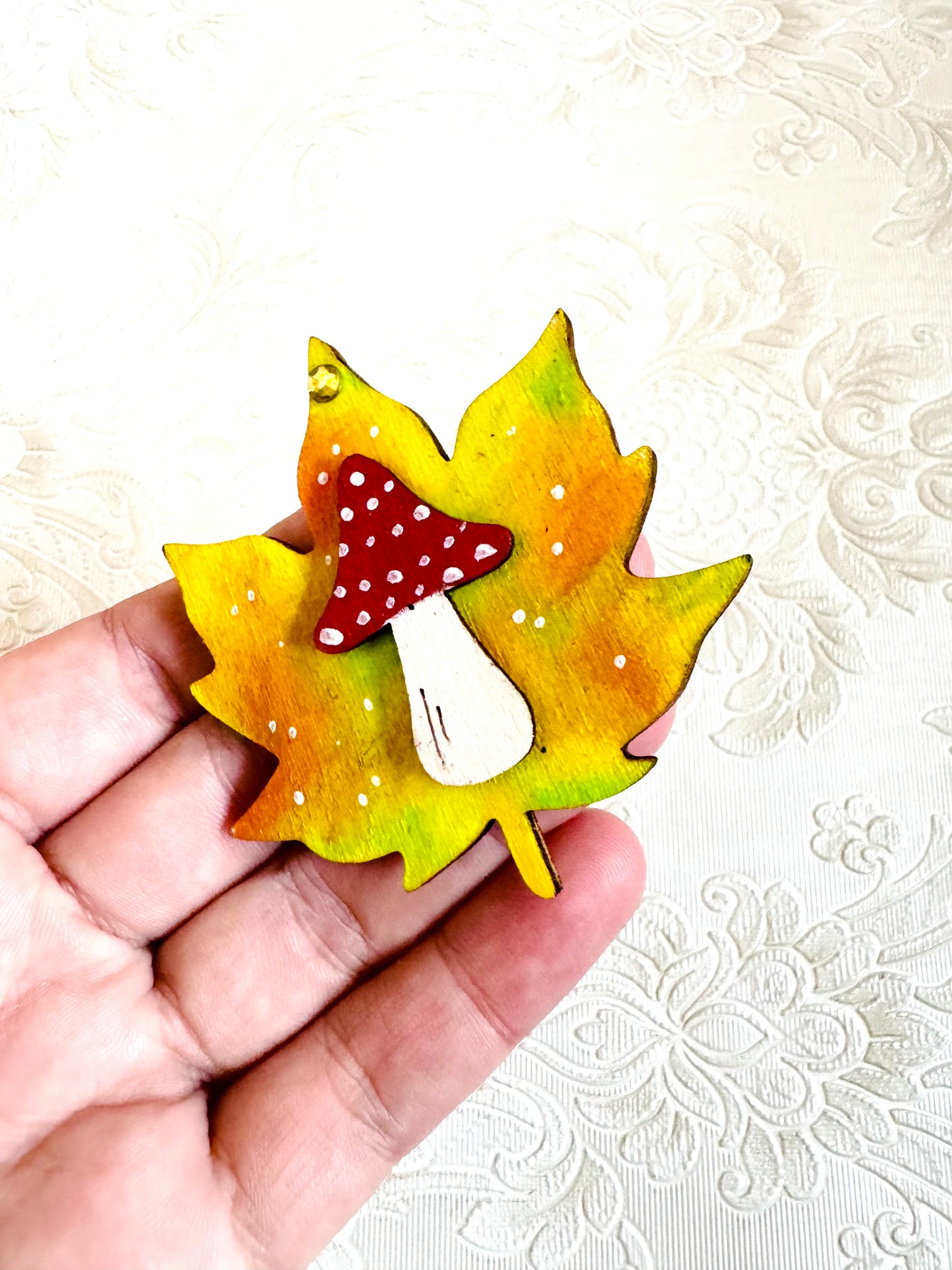 Hand-painted autumn leaf MAGNET / Kézzel festett őszi levél mágnes