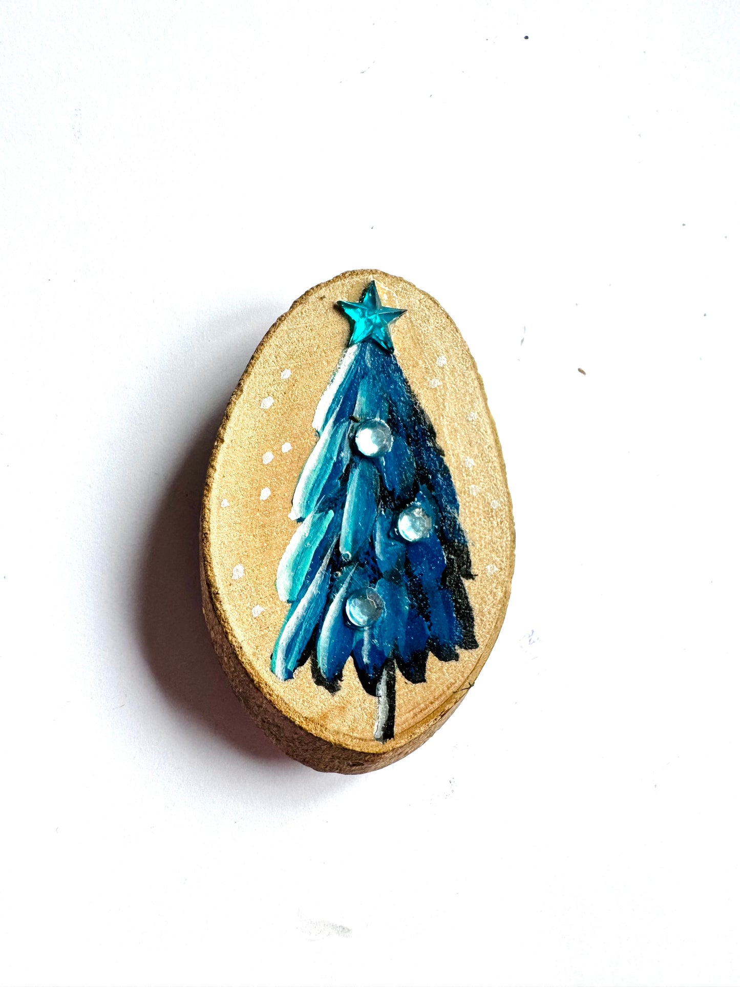 Hand-painted small Christmas tree MAGNET / Kézzel festett kicsi karácsonyfa fakorong MÁGNES