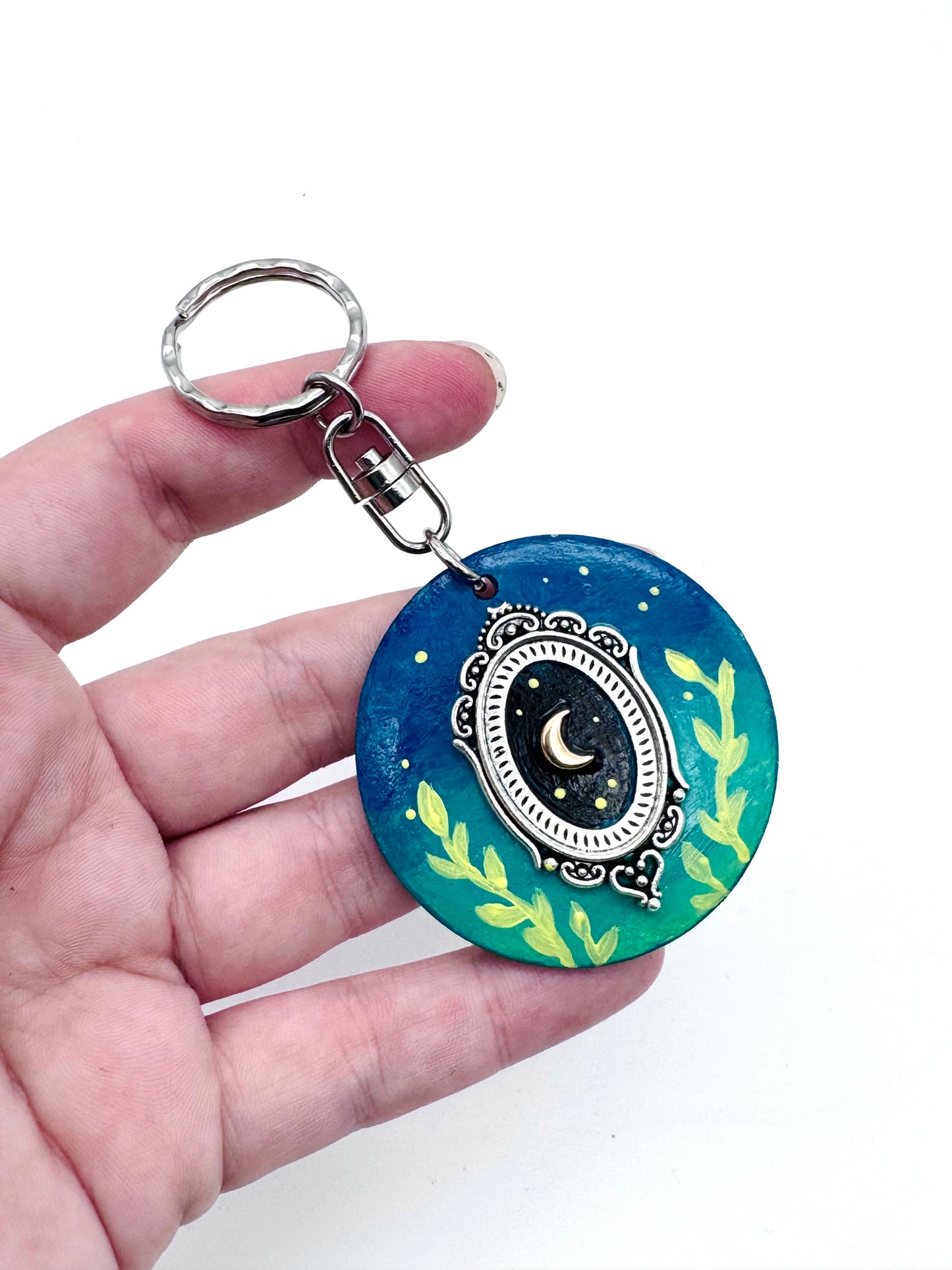 Round wooden keychain (larger size) / Kerek fa kulcstartó (nagyobb méret)