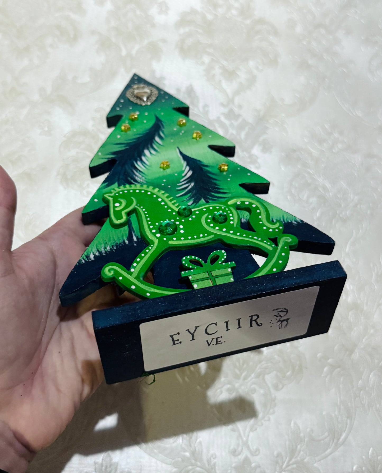 Hand-painted pine tree figurine SMALLER (embellished) / Kézzel festett fenyőfa figura KISEBB (DÍSZÍTETT)