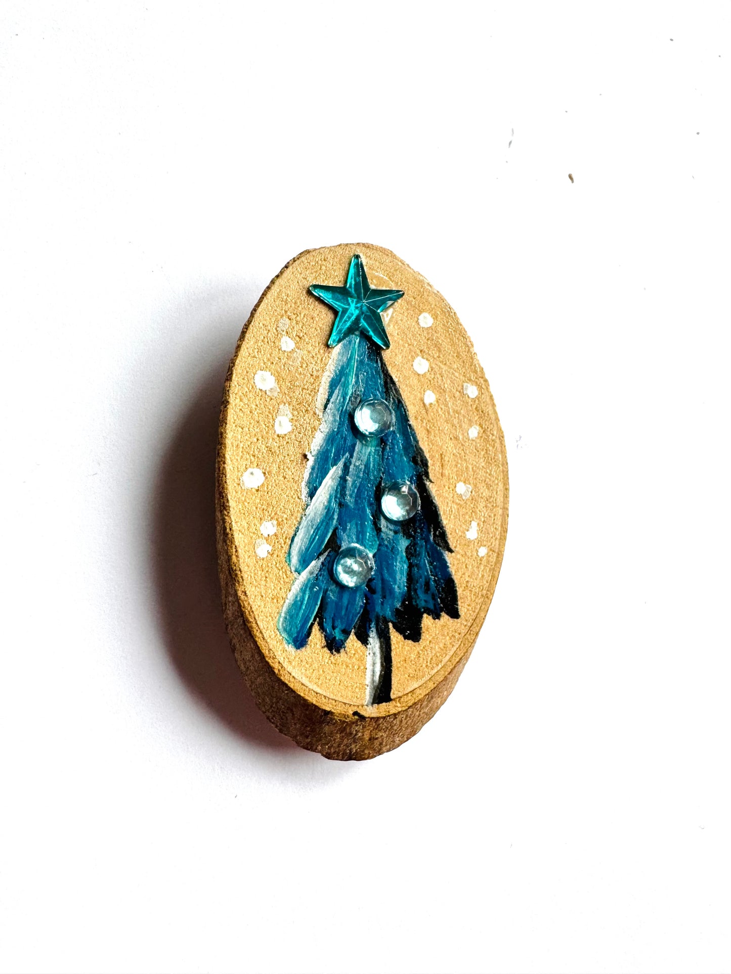 Hand-painted small Christmas tree MAGNET / Kézzel festett kicsi karácsonyfa fakorong MÁGNES