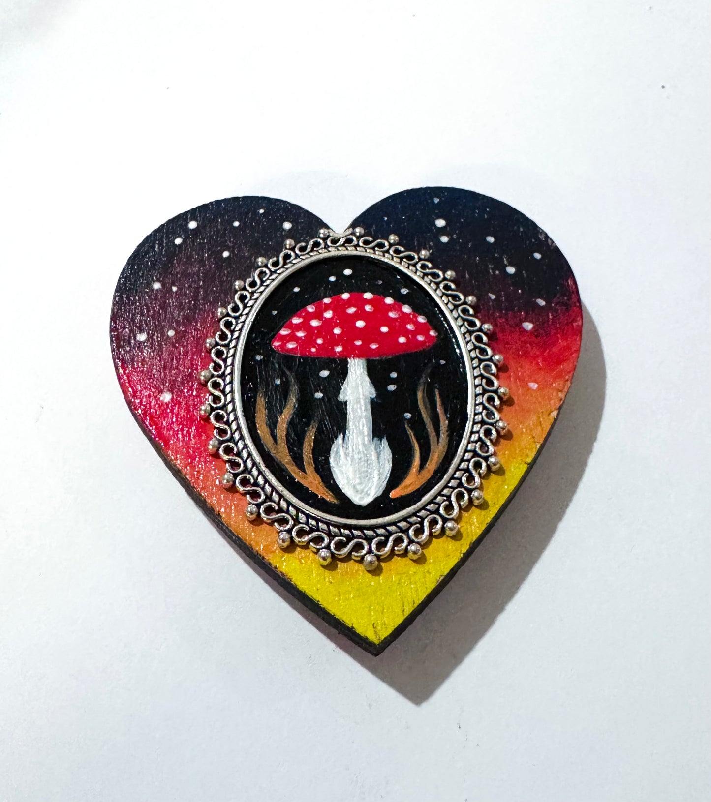 Hand-painted (bigger) wood & steel heart MAGNET / Kézzel festett nagyobb fa & fém szív MÁGNES