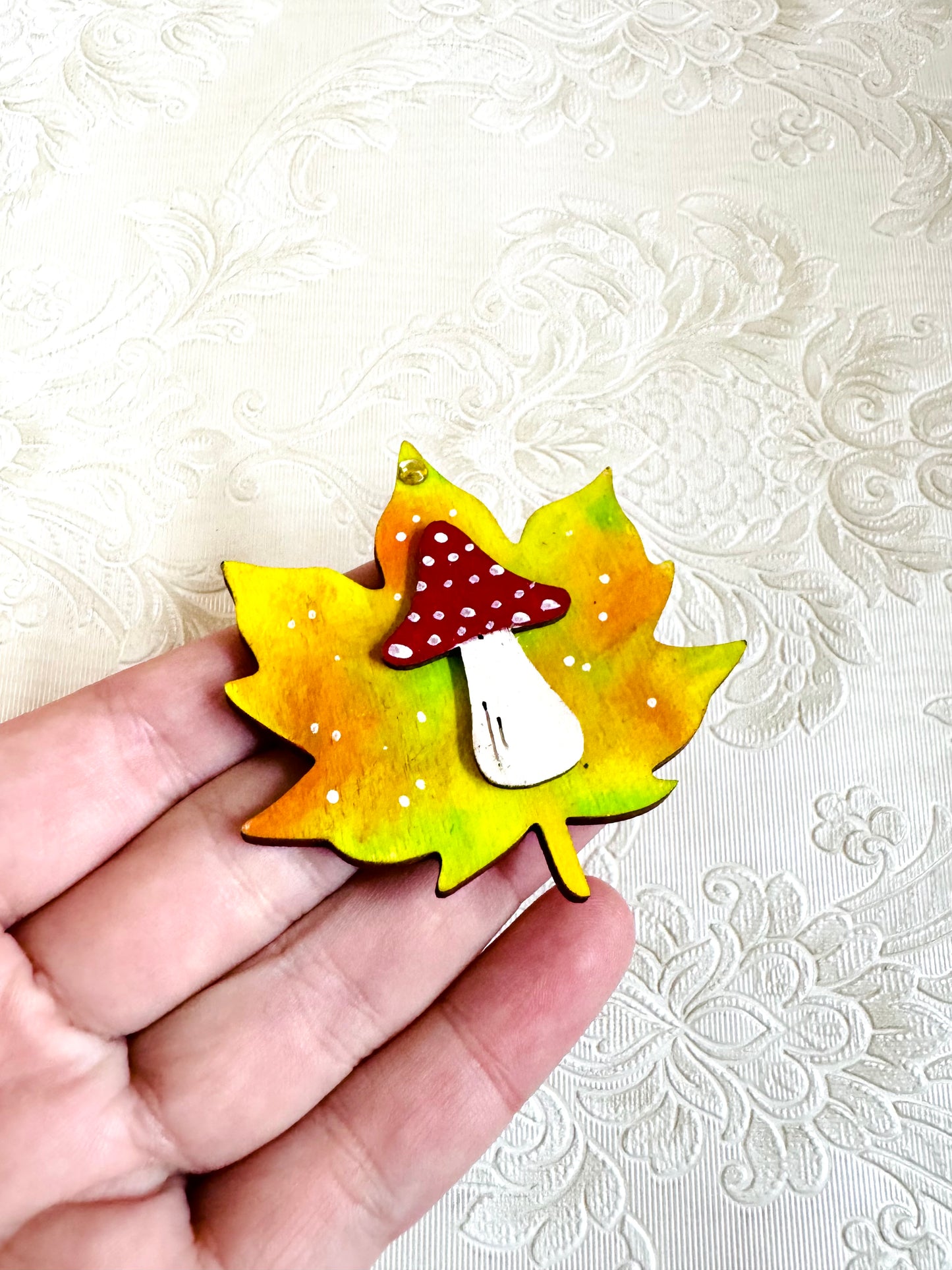 Hand-painted autumn leaf MAGNET / Kézzel festett őszi levél mágnes