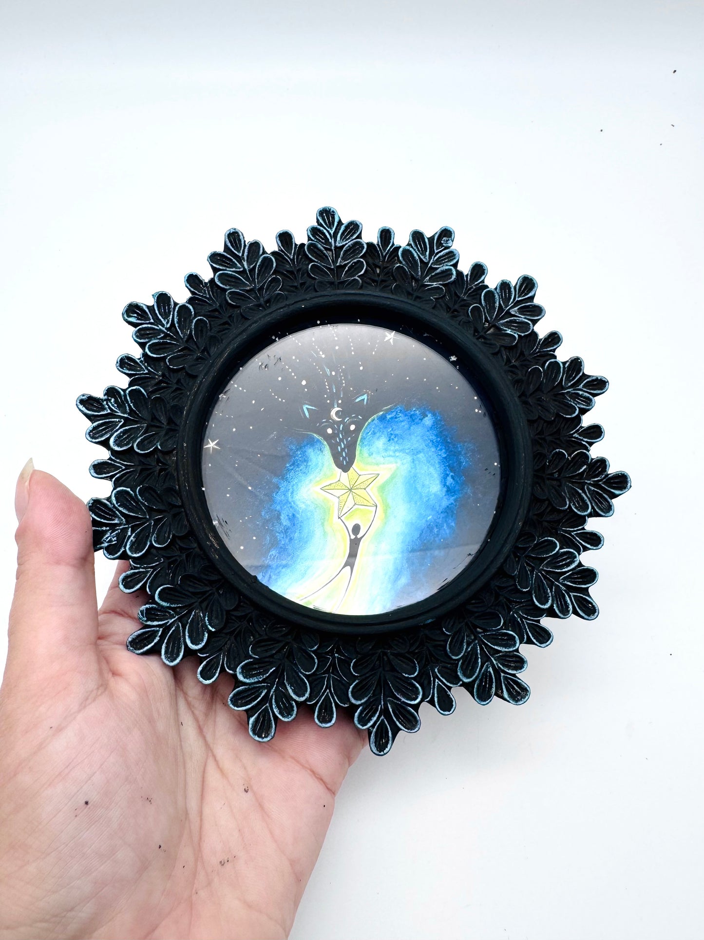 Mini round framed art print in an ornate frame / Mini kerek keretezett művészi nyomat díszes keretben