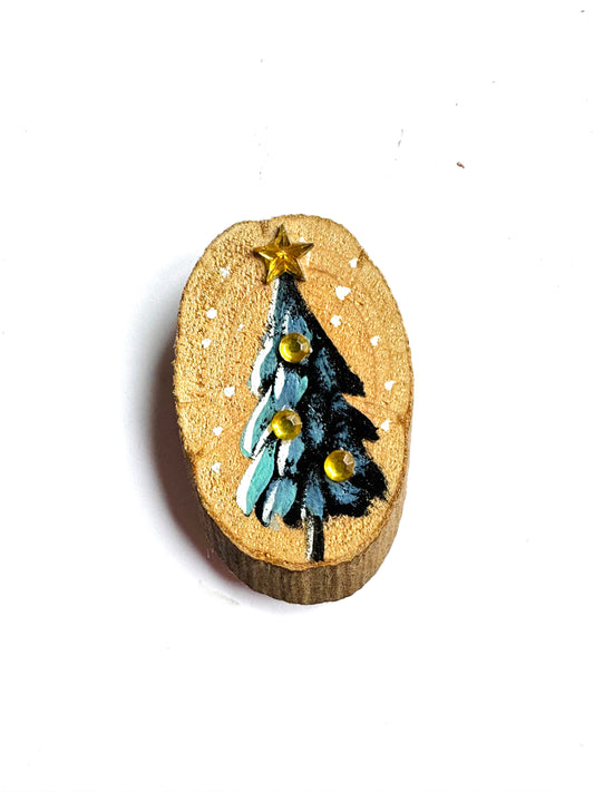 Hand-painted small Christmas tree MAGNET / Kézzel festett kicsi karácsonyfa fakorong MÁGNES