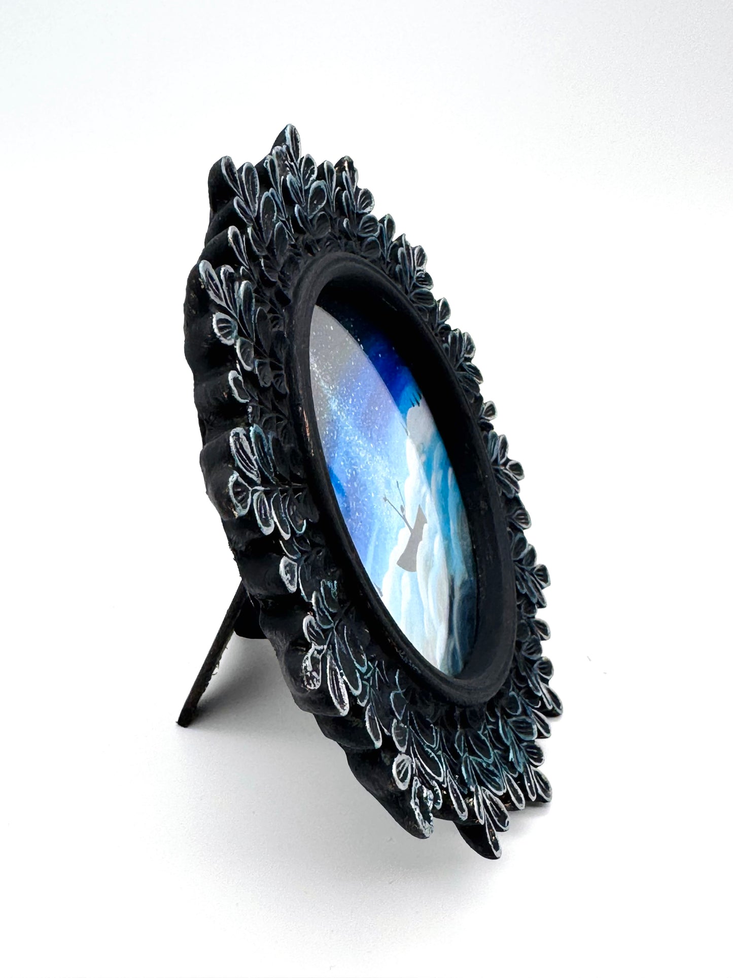 Mini round framed art print in an ornate frame / Mini kerek keretezett művészi nyomat díszes keretben