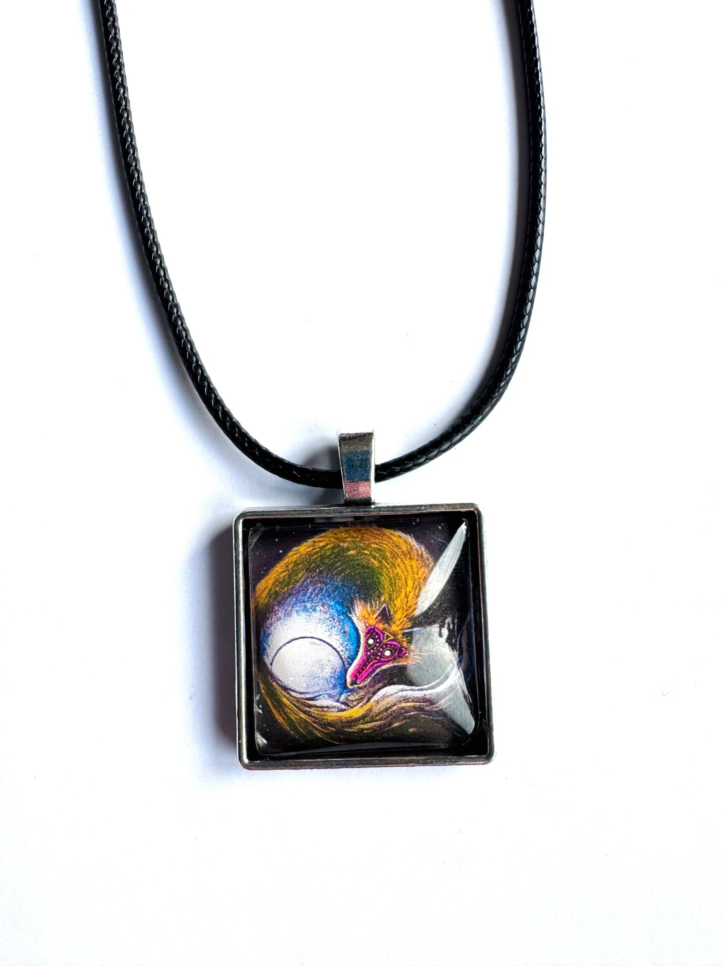 Square pendant / Négyzetes medál egyedi grafikával