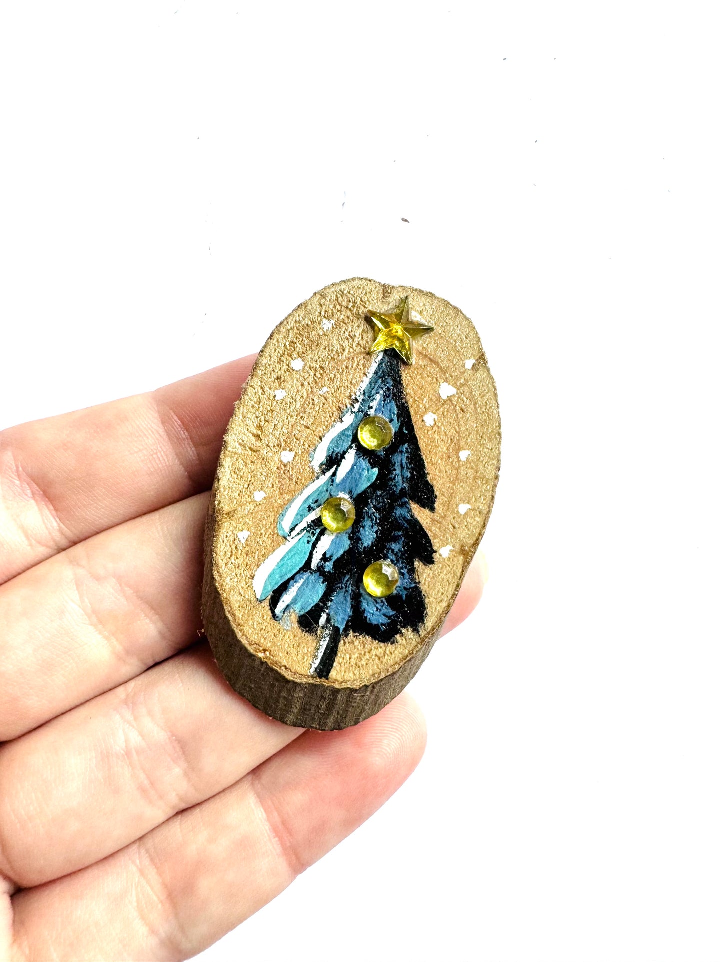Hand-painted small Christmas tree MAGNET / Kézzel festett kicsi karácsonyfa fakorong MÁGNES