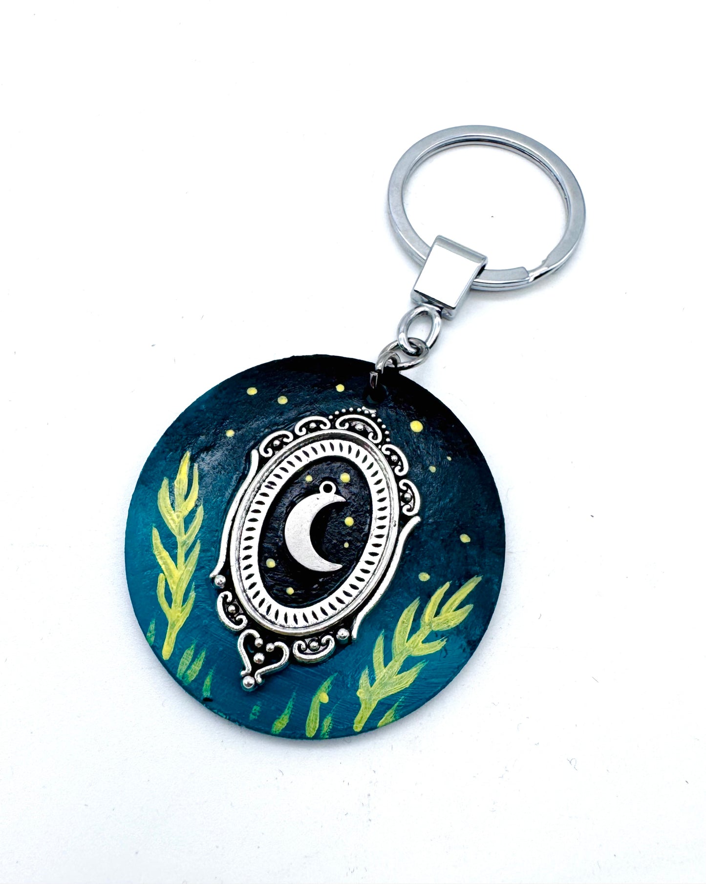 Round wooden keychain (larger size) / Kerek fa kulcstartó (nagyobb méret)