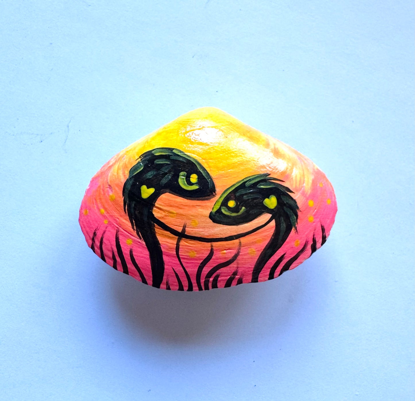 Hand-painted seashell MAGNET (smaller size) / Kézzel festett kagyló MÁGNES (kisebb méret)