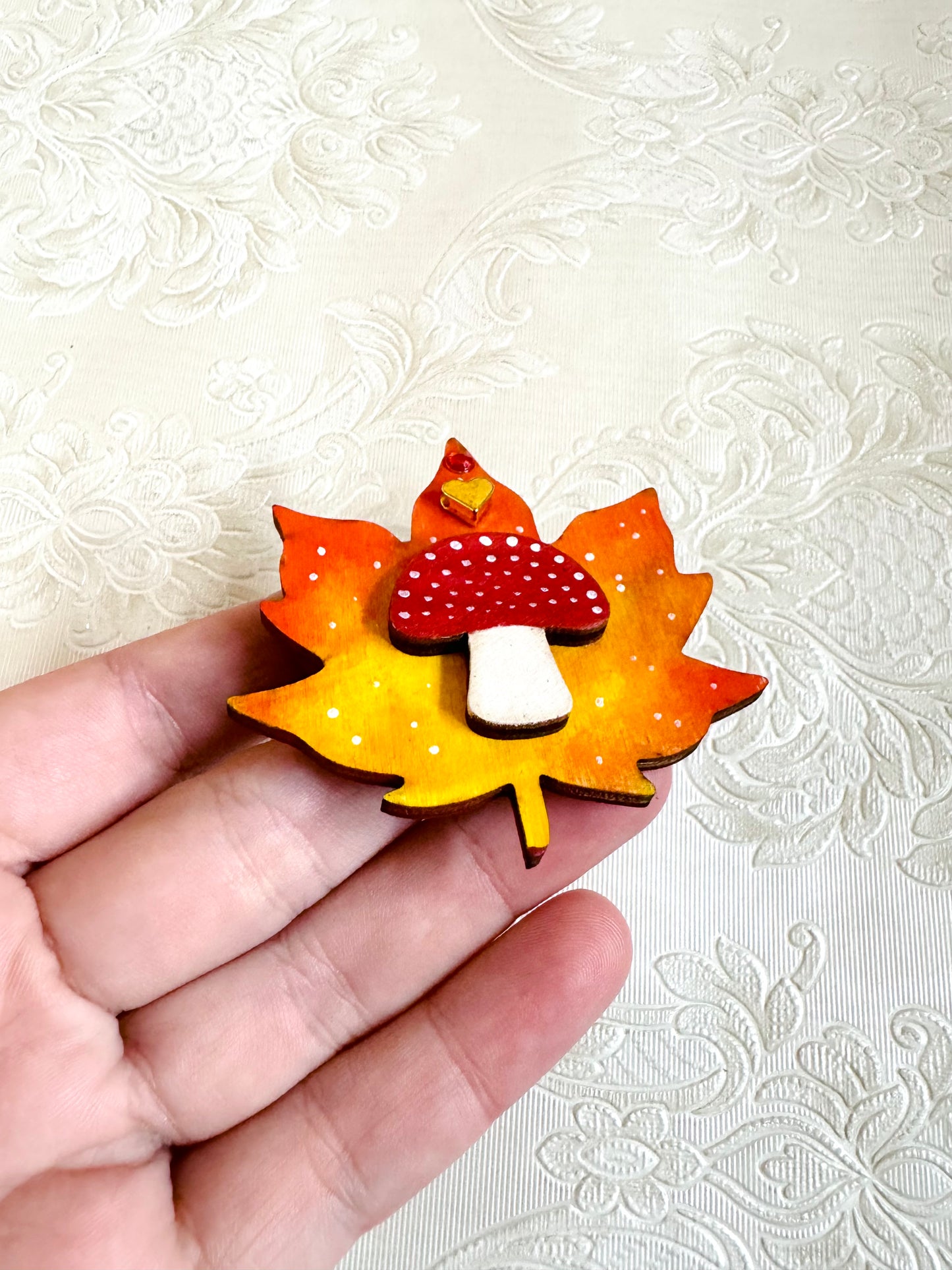 Hand-painted autumn leaf MAGNET / Kézzel festett őszi levél mágnes