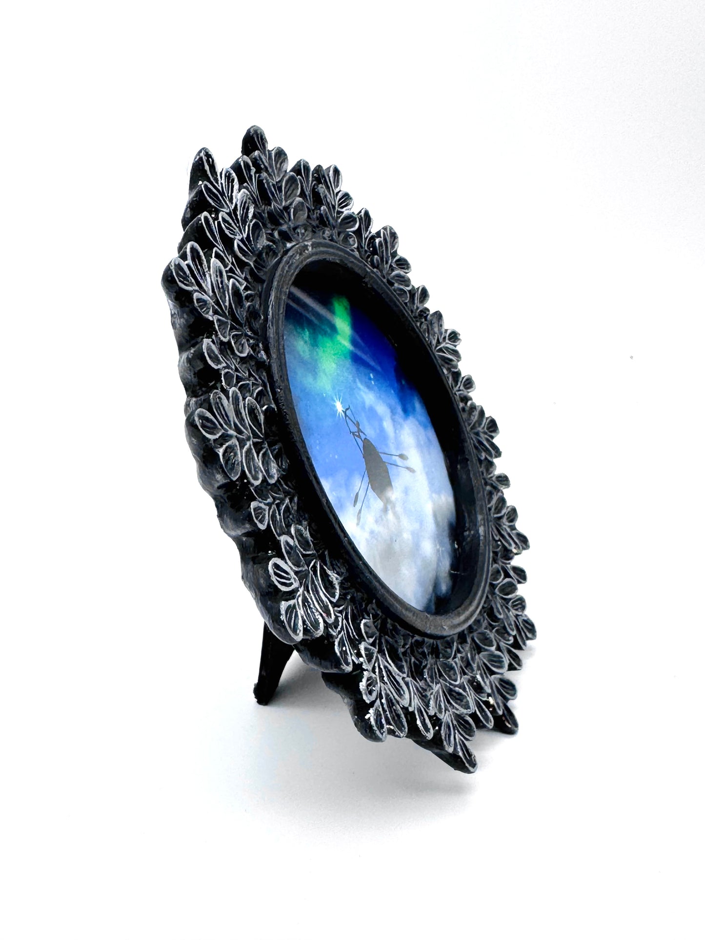 Mini round framed art print in an ornate frame / Mini kerek keretezett művészi nyomat díszes keretben