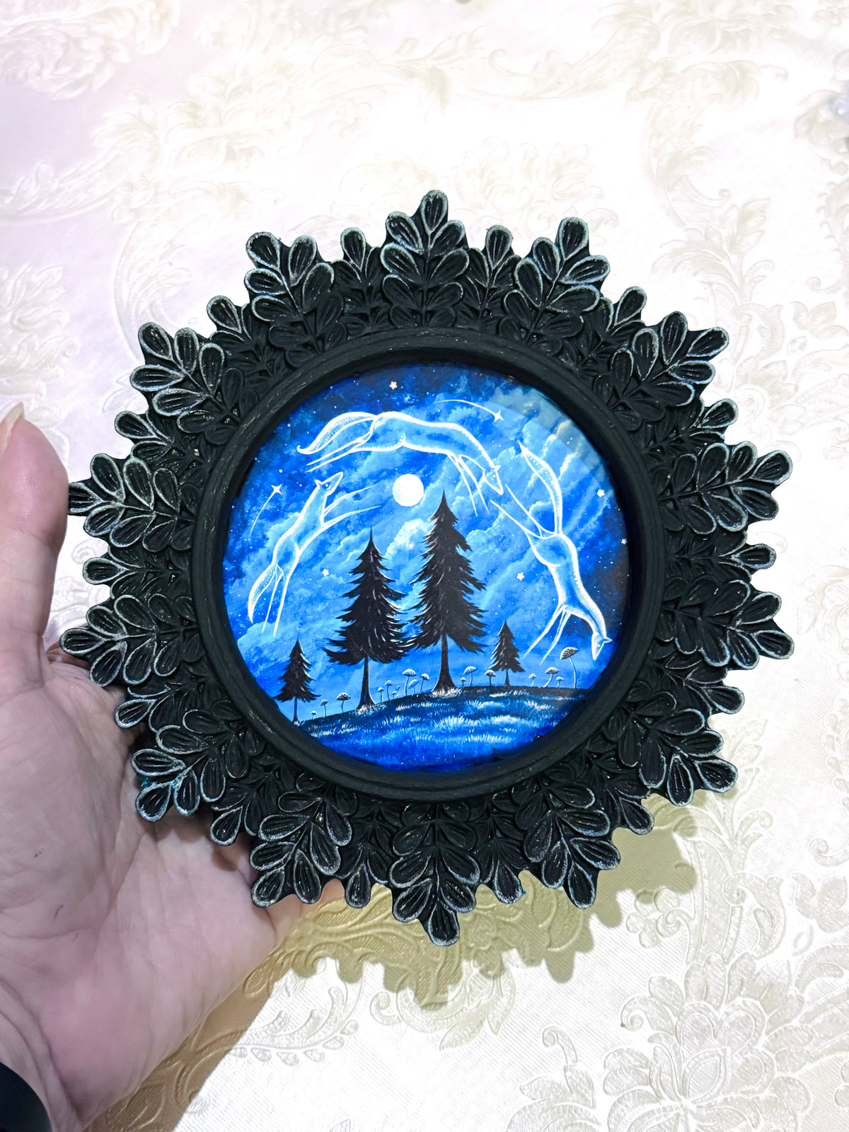 Mini round framed art print in an ornate frame / Mini kerek keretezett művészi nyomat díszes keretben l