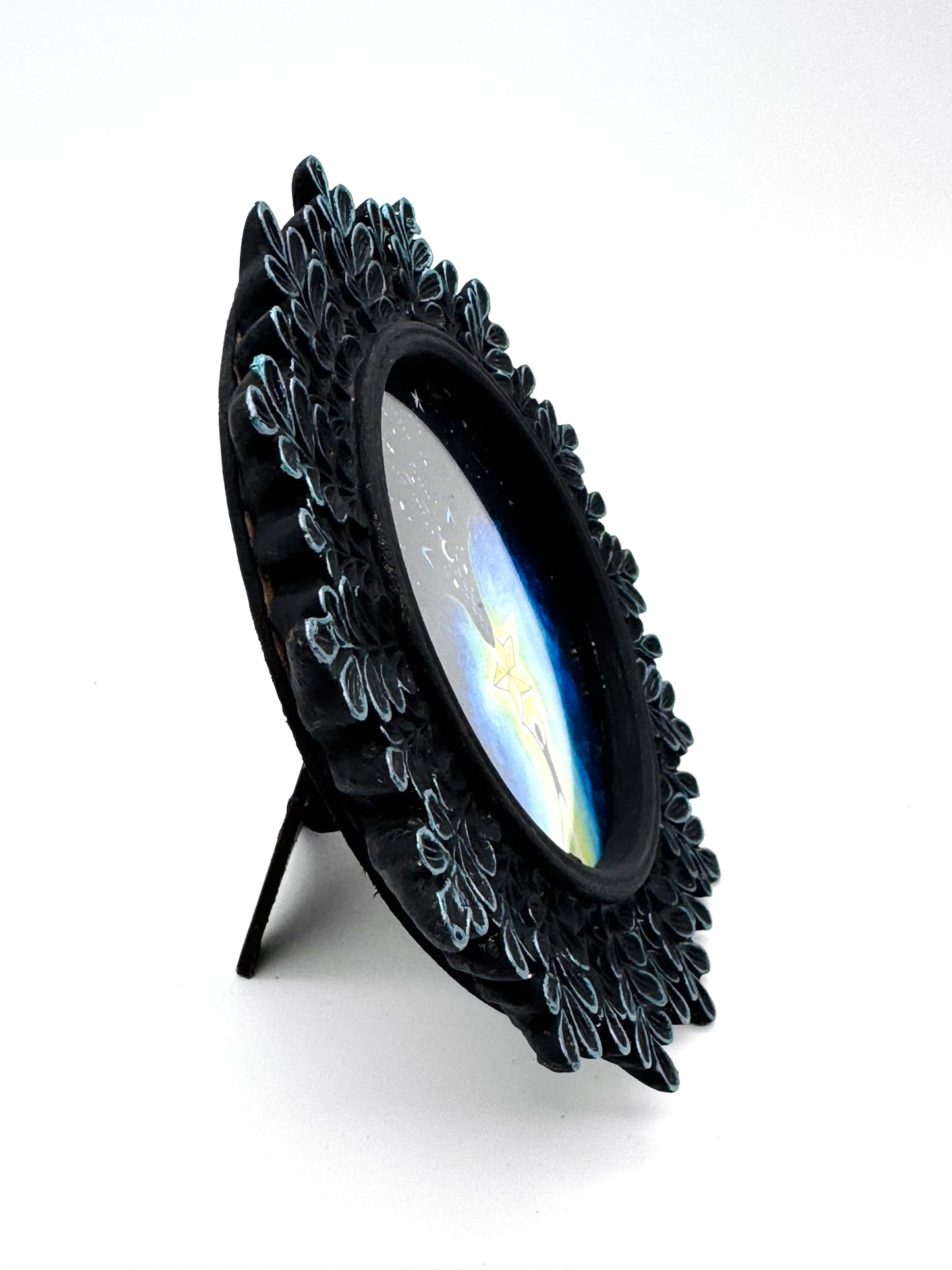 Mini round framed art print in an ornate frame / Mini kerek keretezett művészi nyomat díszes keretben