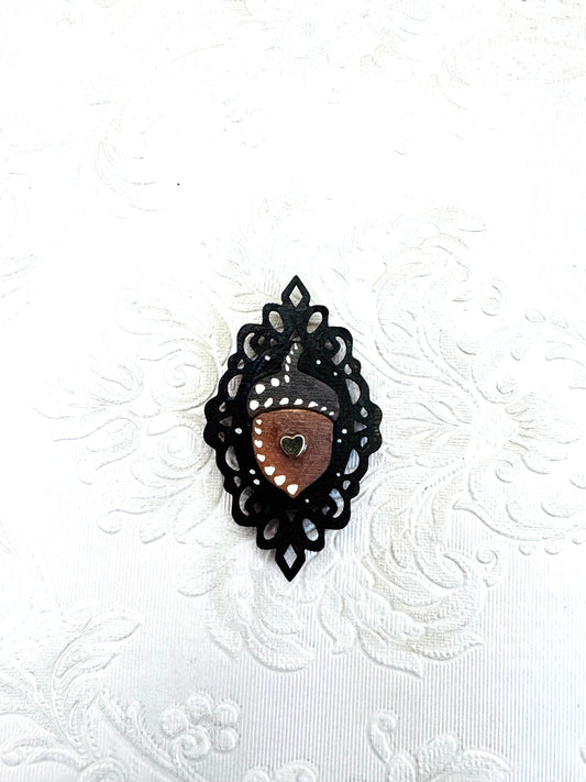 Hand-painted small ornate acorn MAGNET / Kézzel festett kicsi díszes keretes makk MÁGNES