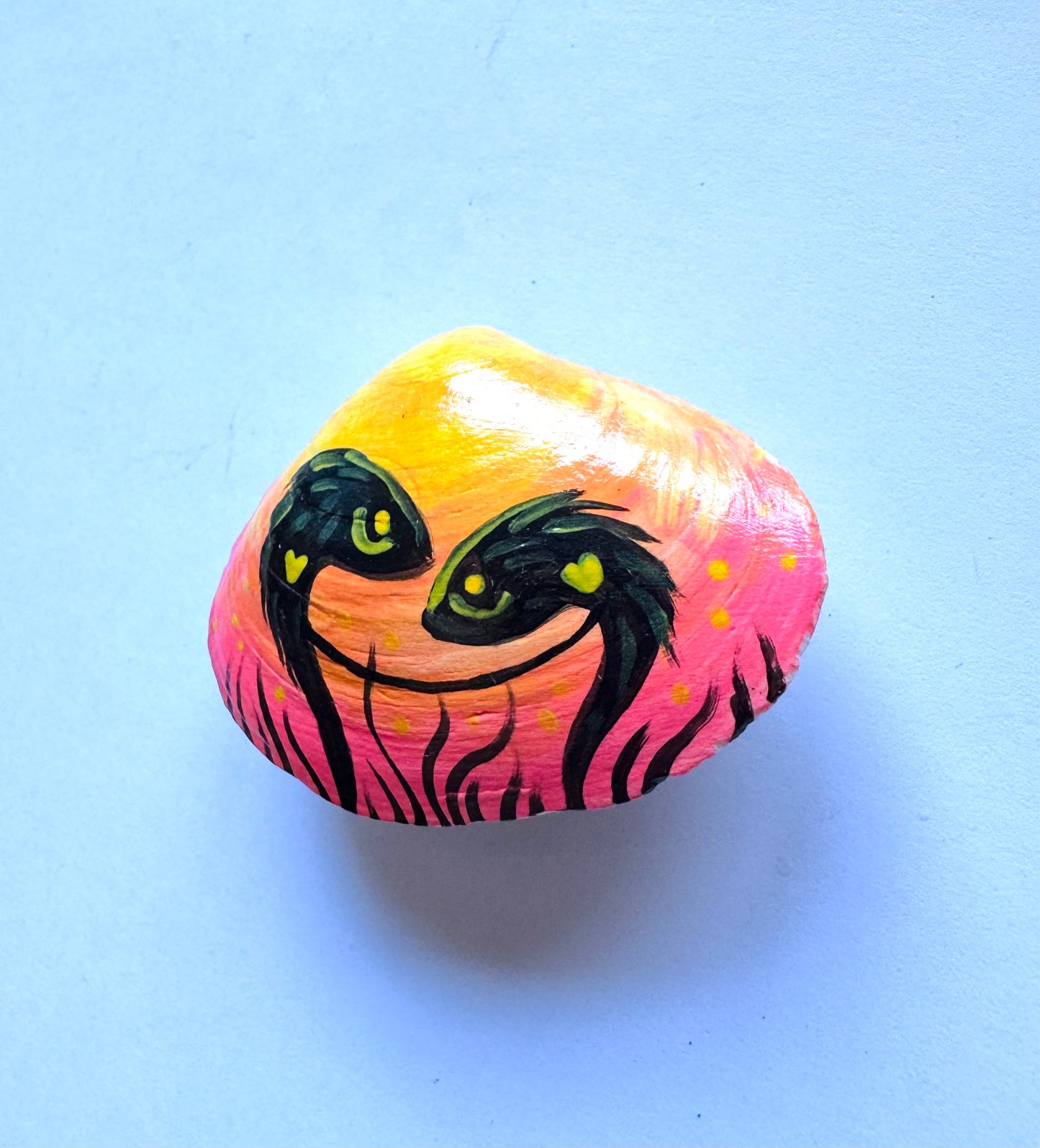 Hand-painted seashell MAGNET (smaller size) / Kézzel festett kagyló MÁGNES (kisebb méret)