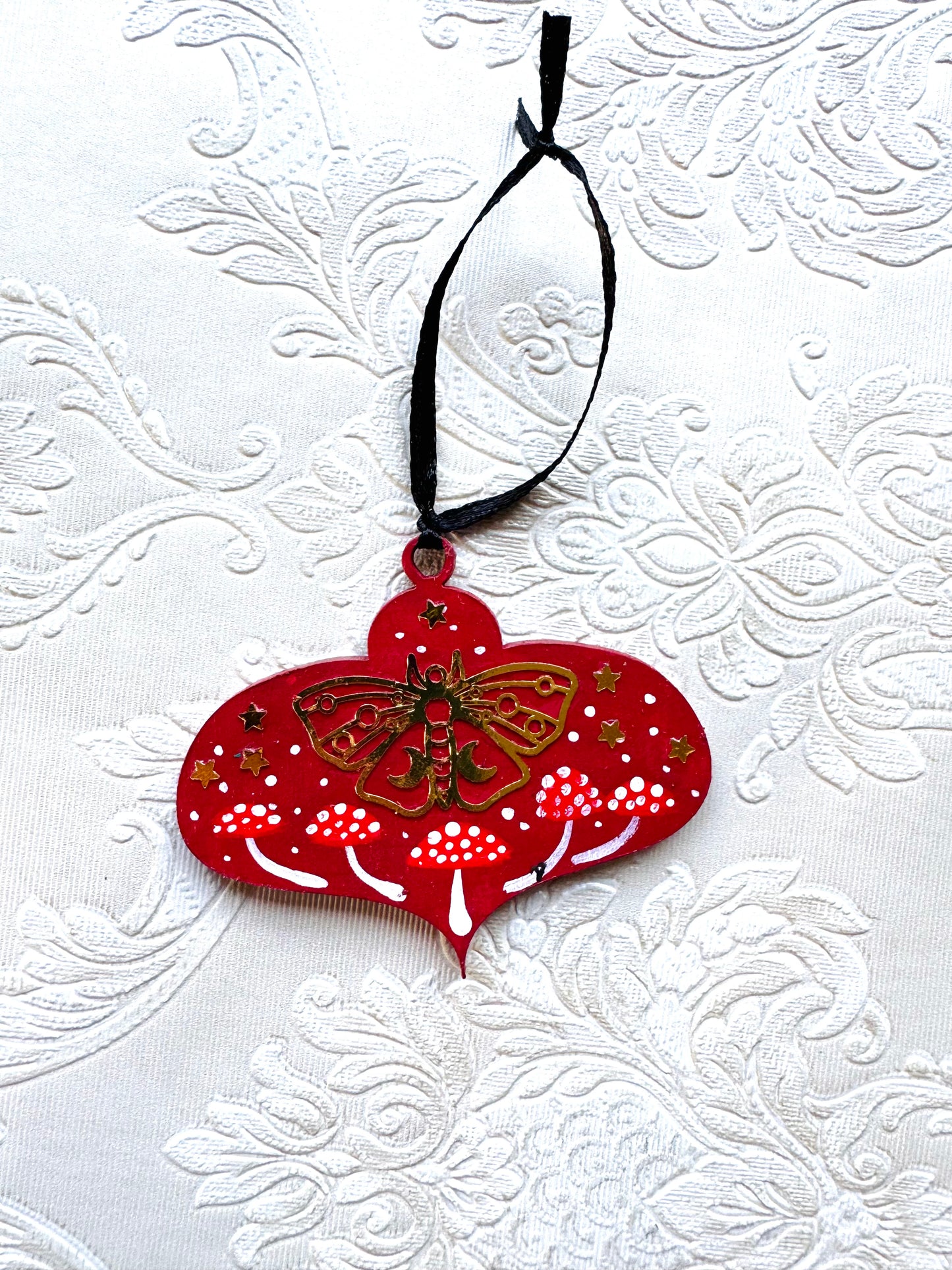 Hand-painted Christmas “bulb” ornament / Kézzel festett karácsonyi “gömb” dísz