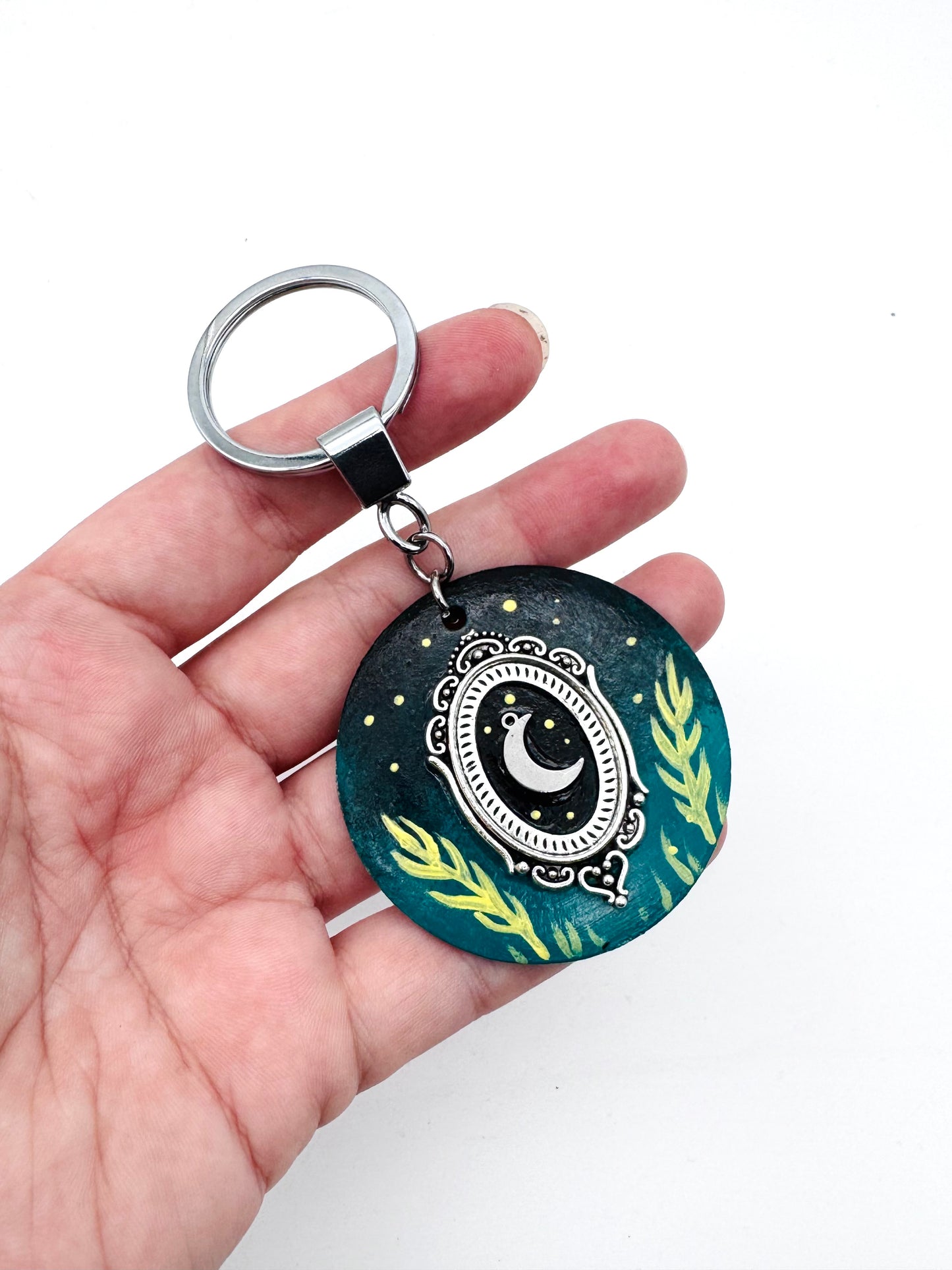Round wooden keychain (larger size) / Kerek fa kulcstartó (nagyobb méret)