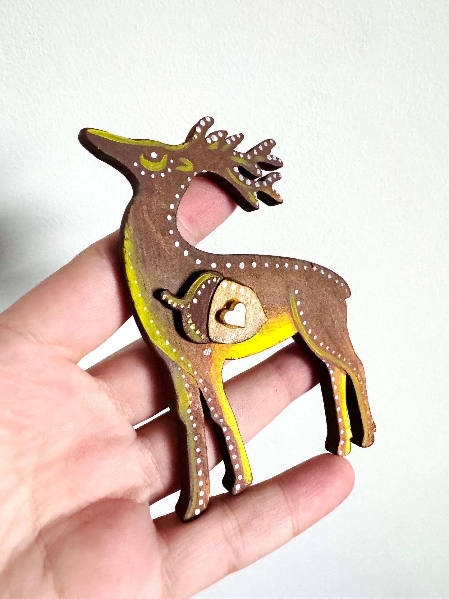 Hand-painted autumn deer magnet / Kézzel festett őszi szarvas mágnes