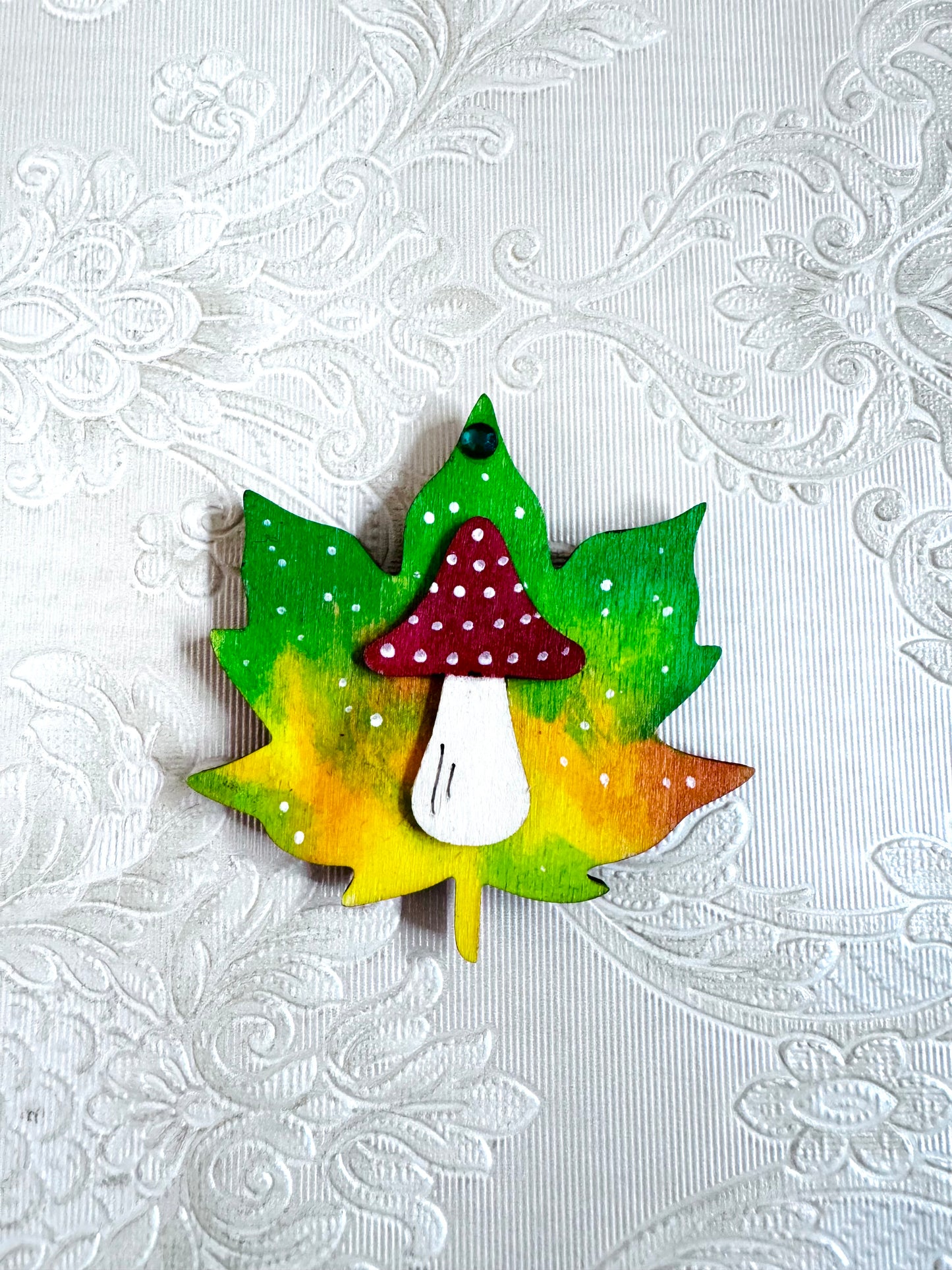 Hand-painted autumn leaf MAGNET / Kézzel festett őszi levél mágnes