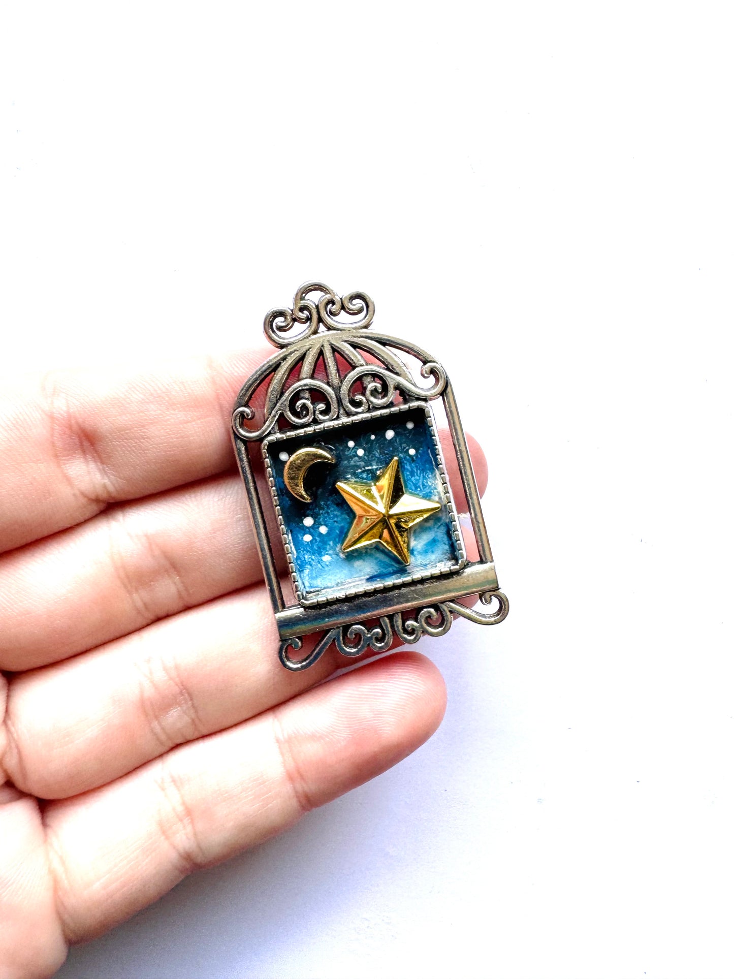 Hand-painted steel “bird cage” magnet / Kézzel festett fém “kalitka” mágnes