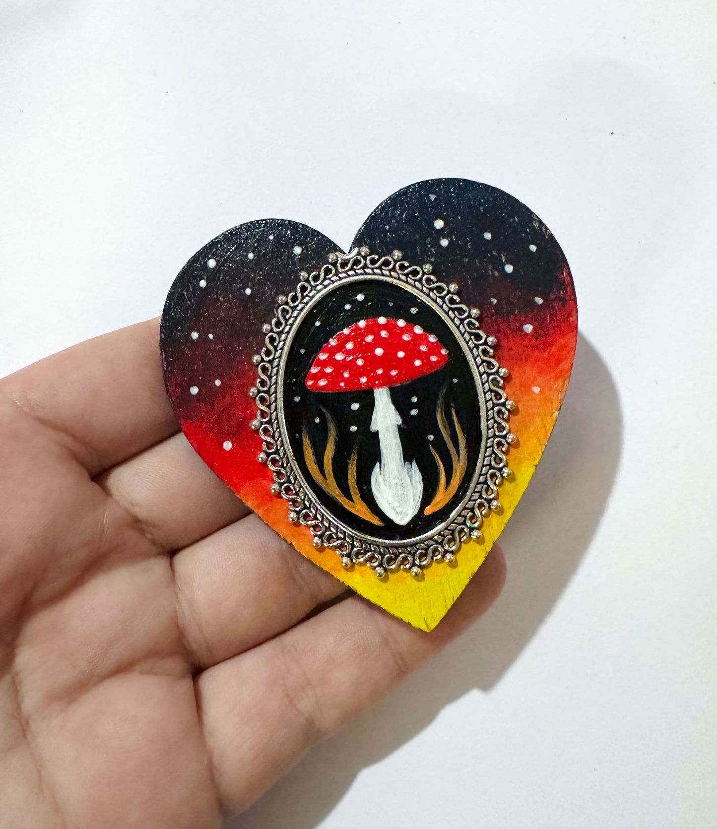 Hand-painted (bigger) wood & steel heart MAGNET / Kézzel festett nagyobb fa & fém szív MÁGNES