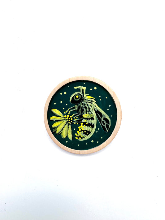 Round wooden brooch / Kerek fa bross