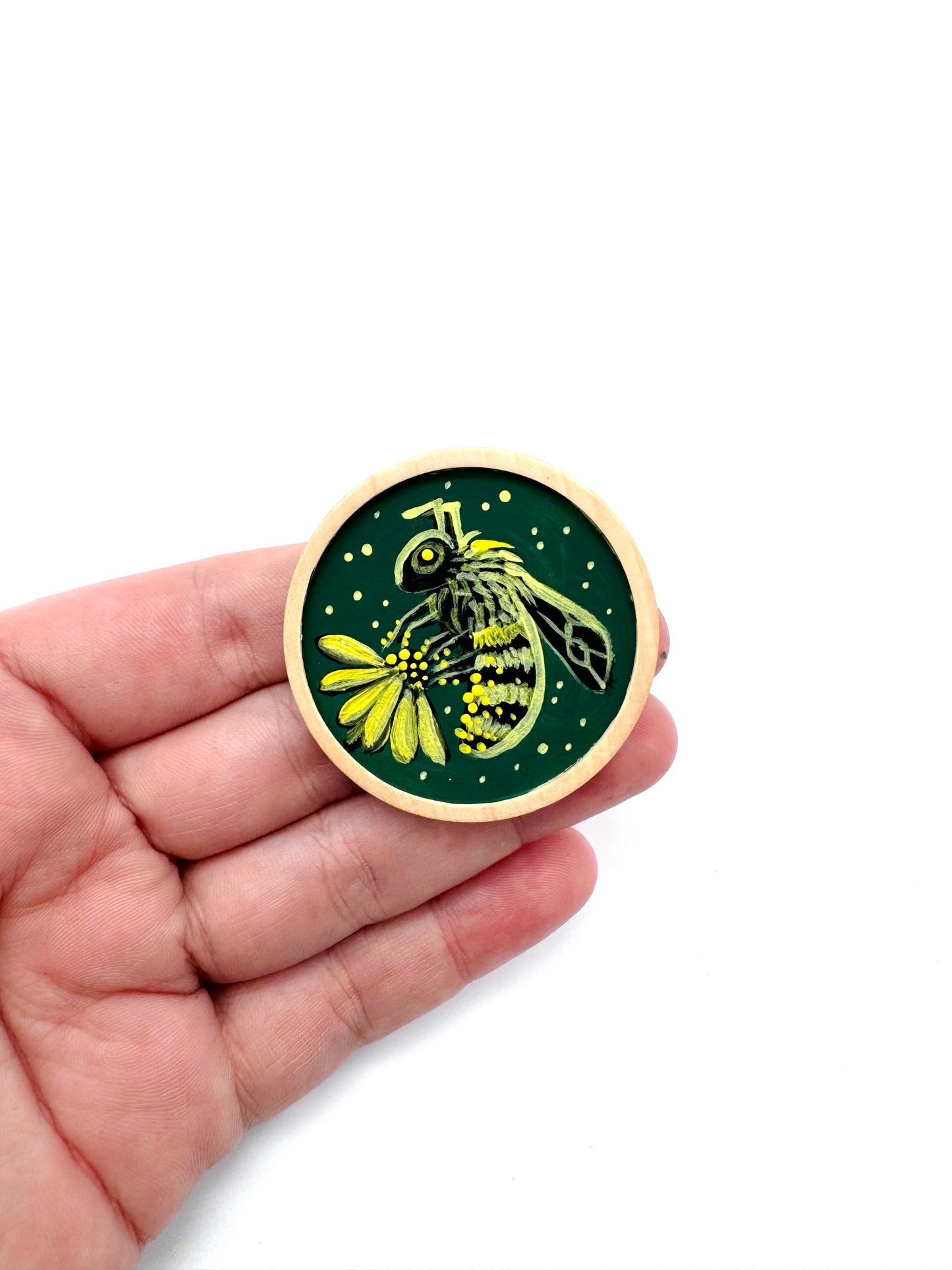 Round wooden brooch / Kerek fa bross
