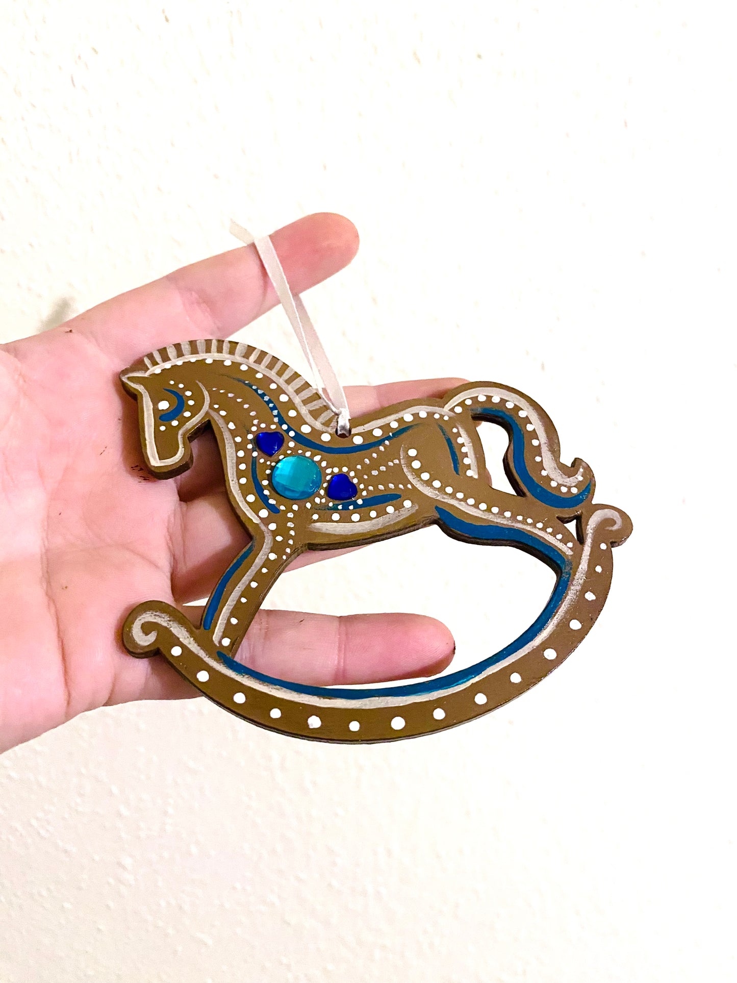 Hand-painted “gingerbread” rocking horse ornament / Kézzel festett “mézeskalács” hintaló dísz