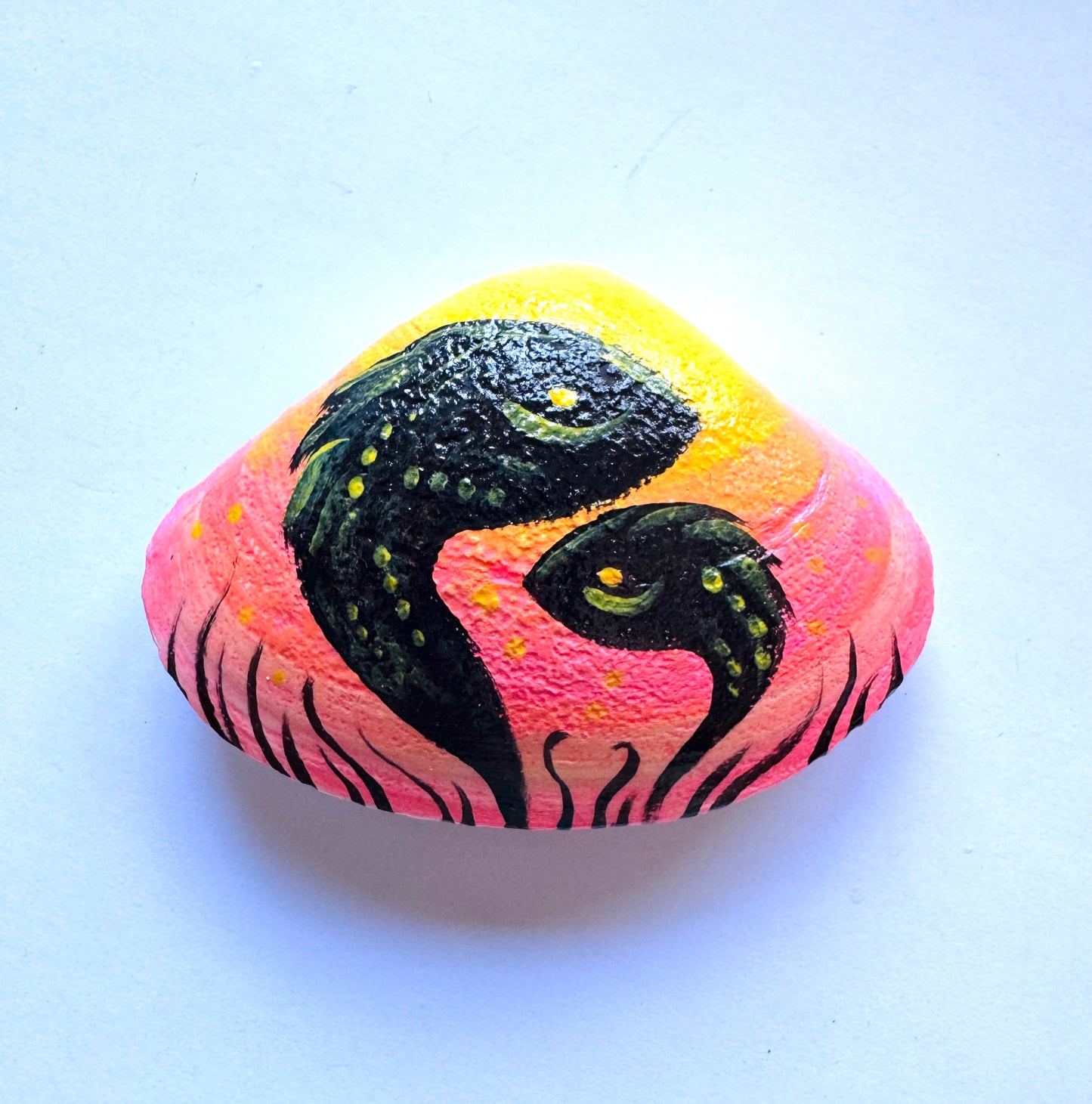 Hand-painted seashell MAGNET (larger size) / Kézzel festett kagyló MÁGNES (nagyobb méret)