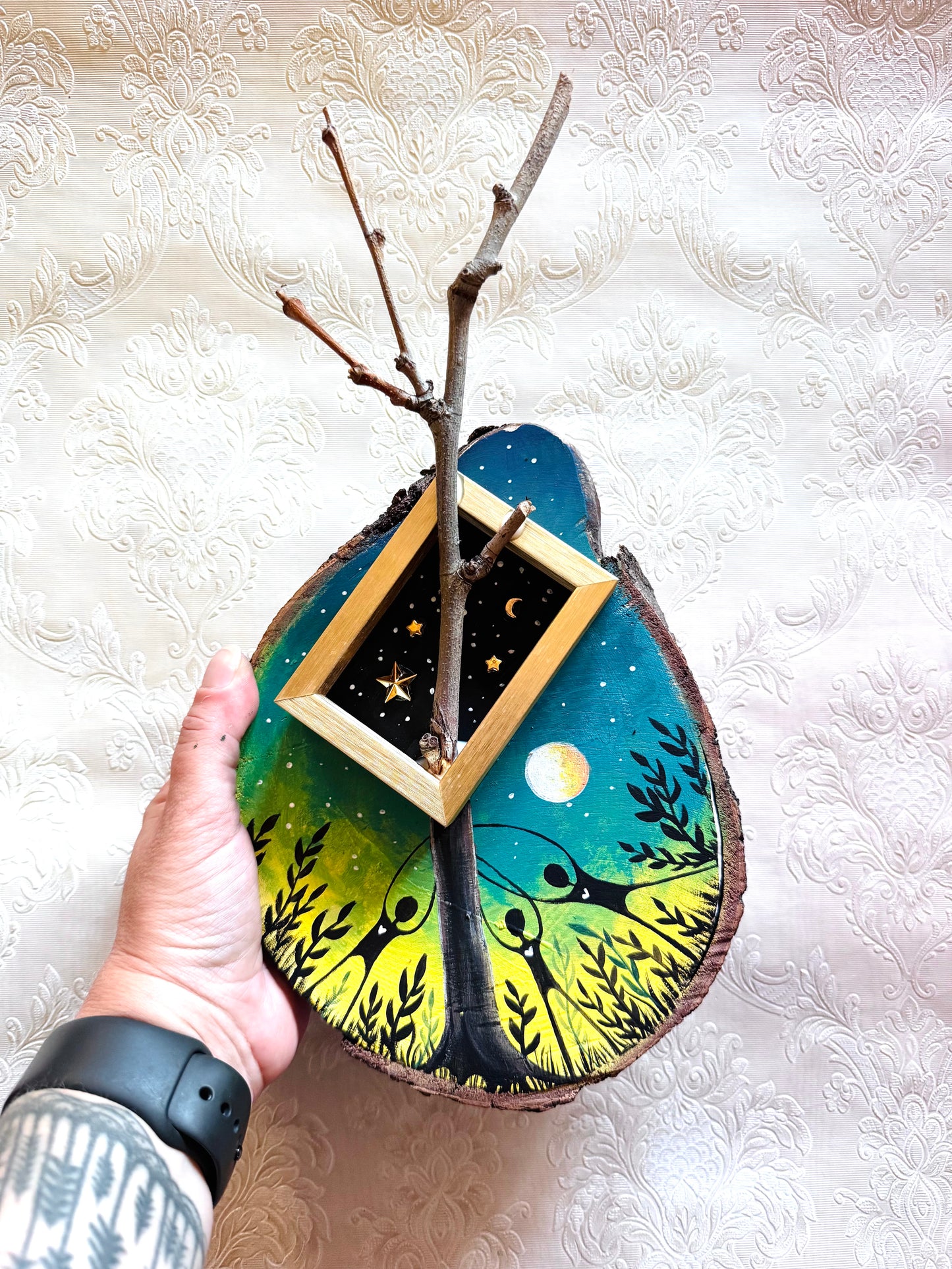 MEDIUM round hand-painted 3D wood slice / Közepes méretű kerek kézzel festett 3D fakorong