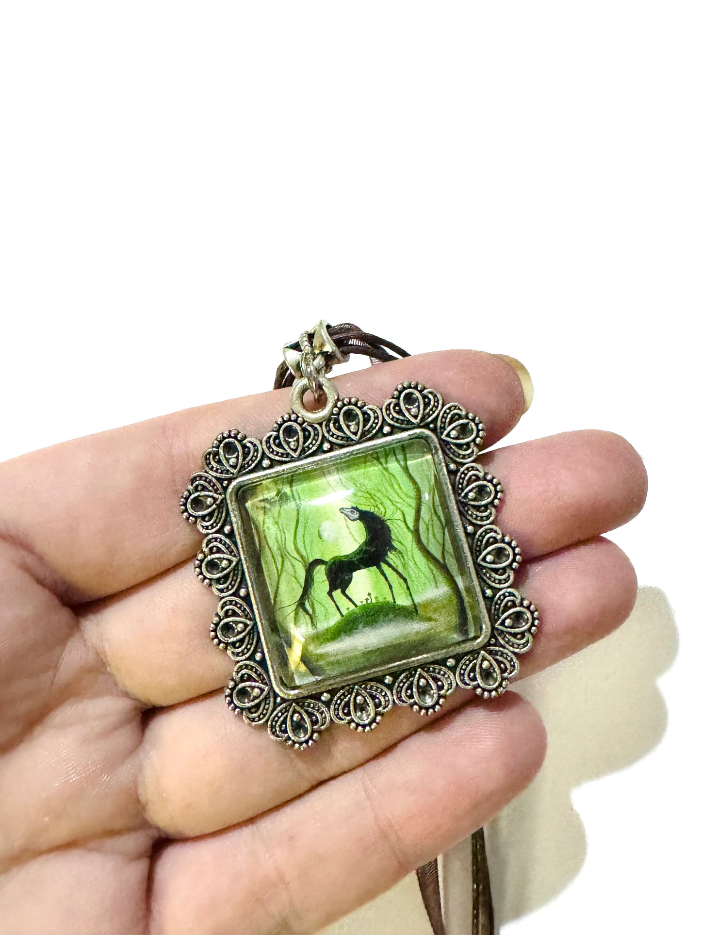 Square pendant / Négyzetes medál egyedi grafikával