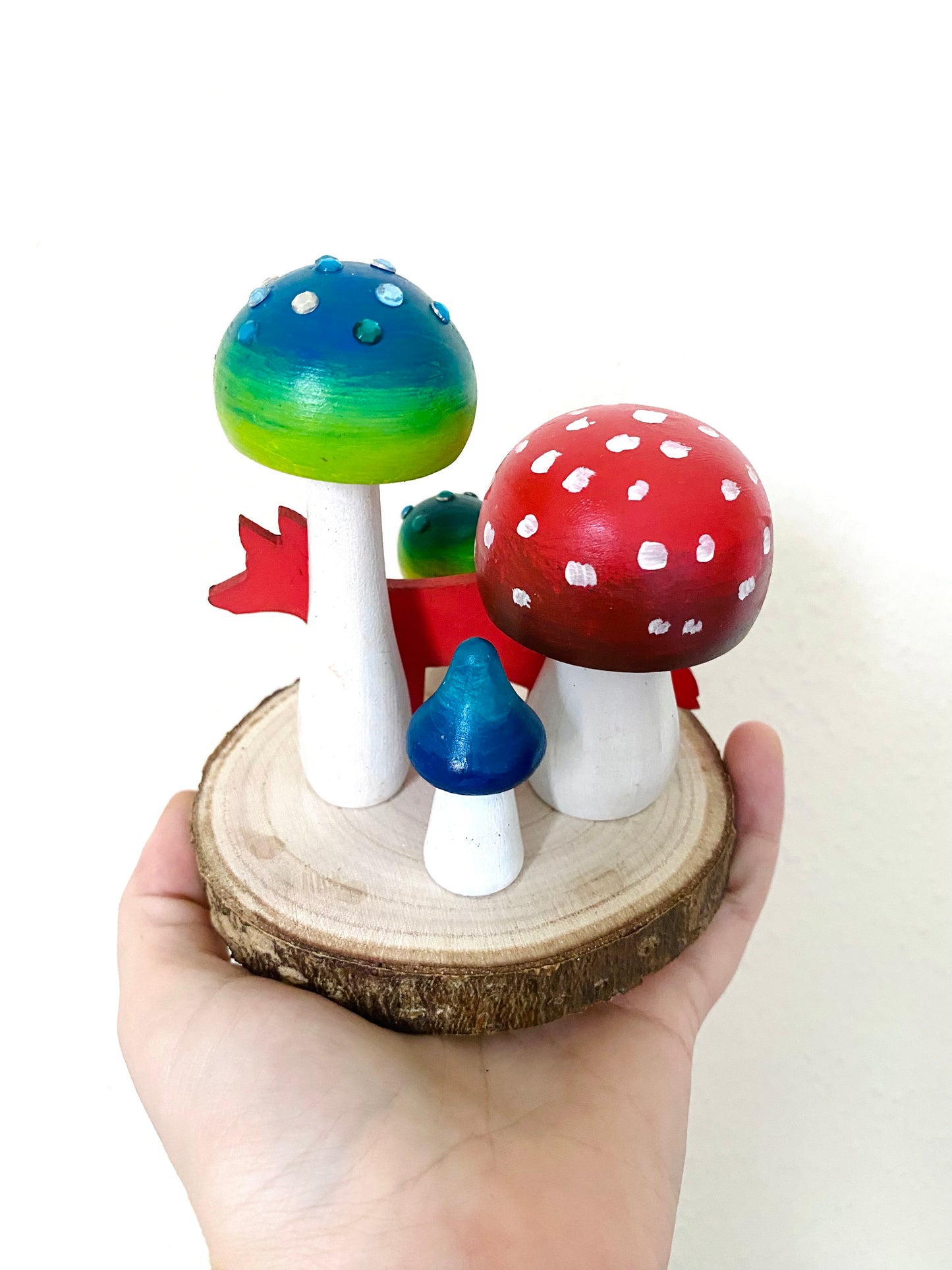 “Fox among fungi” wooden figurine / “Róka a gombák közt” fa figura
