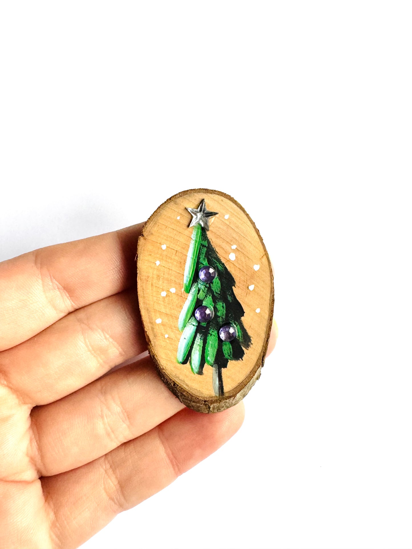 Hand-painted small Christmas tree MAGNET / Kézzel festett kicsi karácsonyfa fakorong MÁGNES