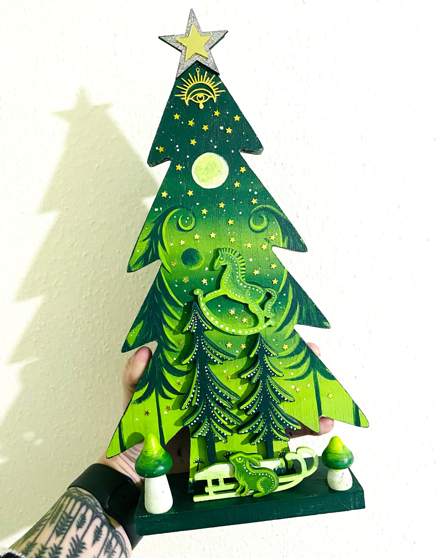 Hand-painted pine tree figurine LARGER (embellished) / Kézzel festett fenyőfigura NAGYOBB (díszített)