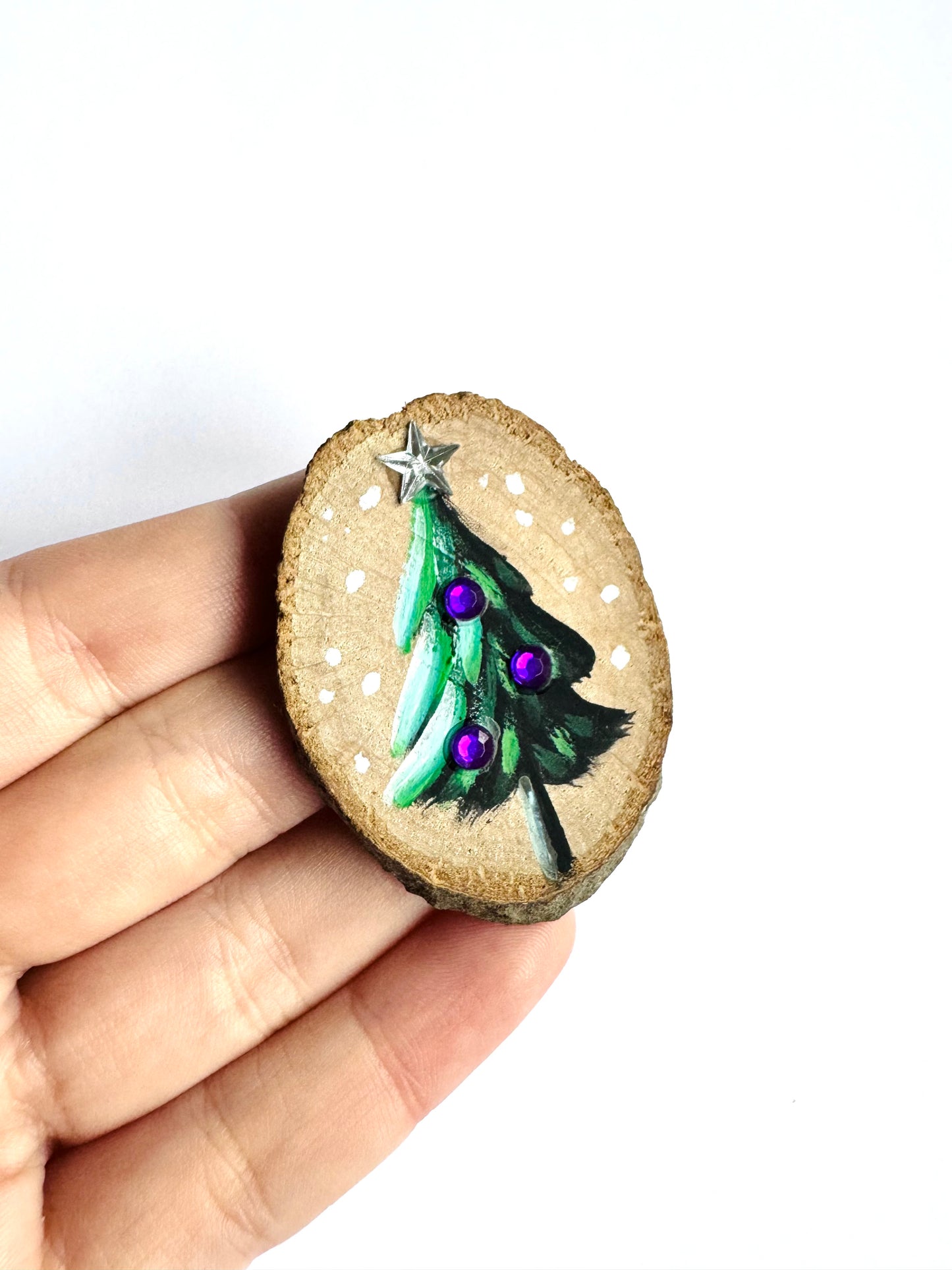 Hand-painted small Christmas tree MAGNET / Kézzel festett kicsi karácsonyfa fakorong MÁGNES