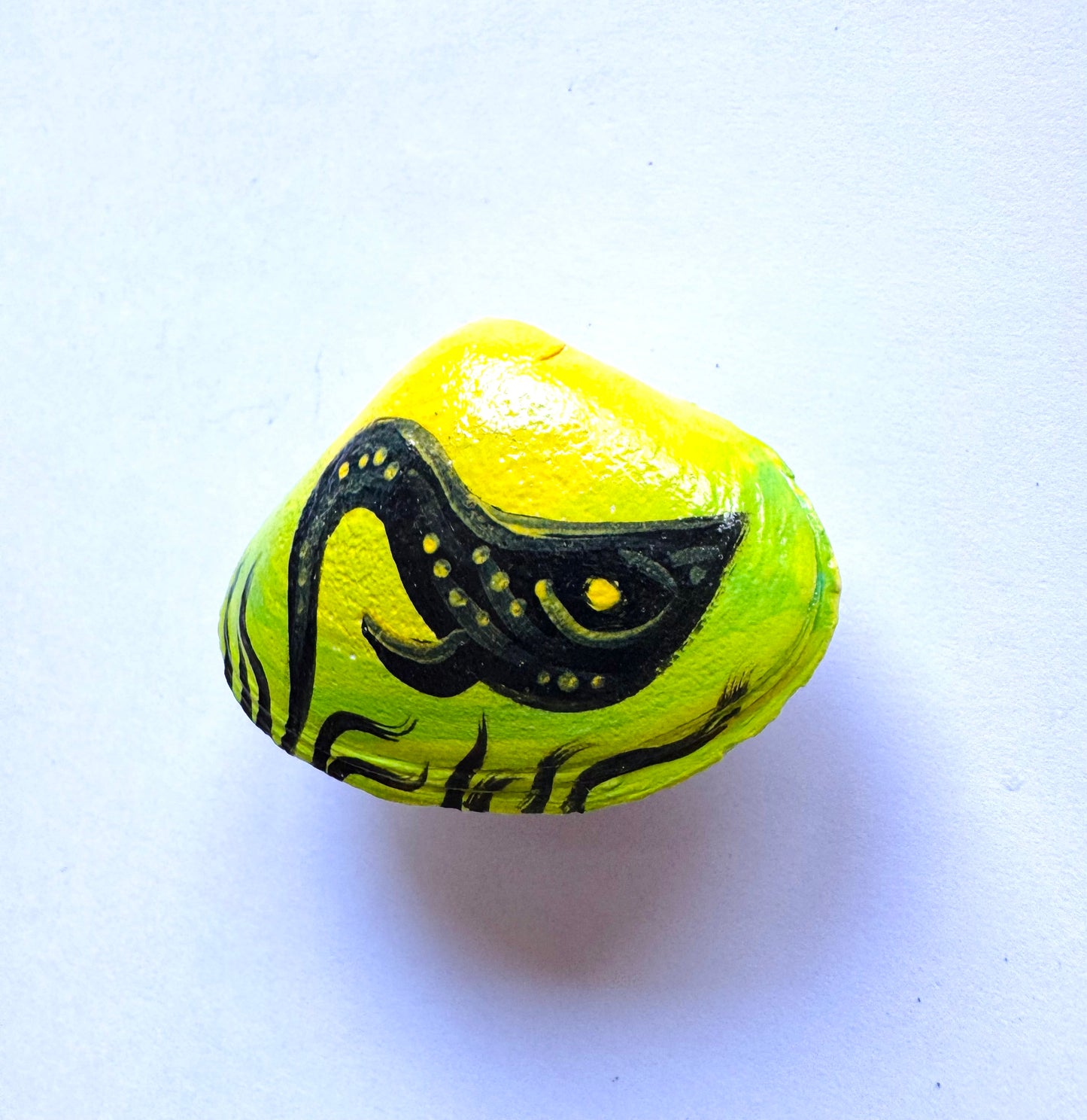 Hand-painted seashell MAGNET (smaller size) / Kézzel festett kagyló MÁGNES (kisebb méret)
