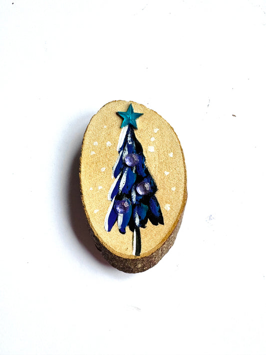 Hand-painted small Christmas tree MAGNET / Kézzel festett kicsi karácsonyfa fakorong MÁGNES